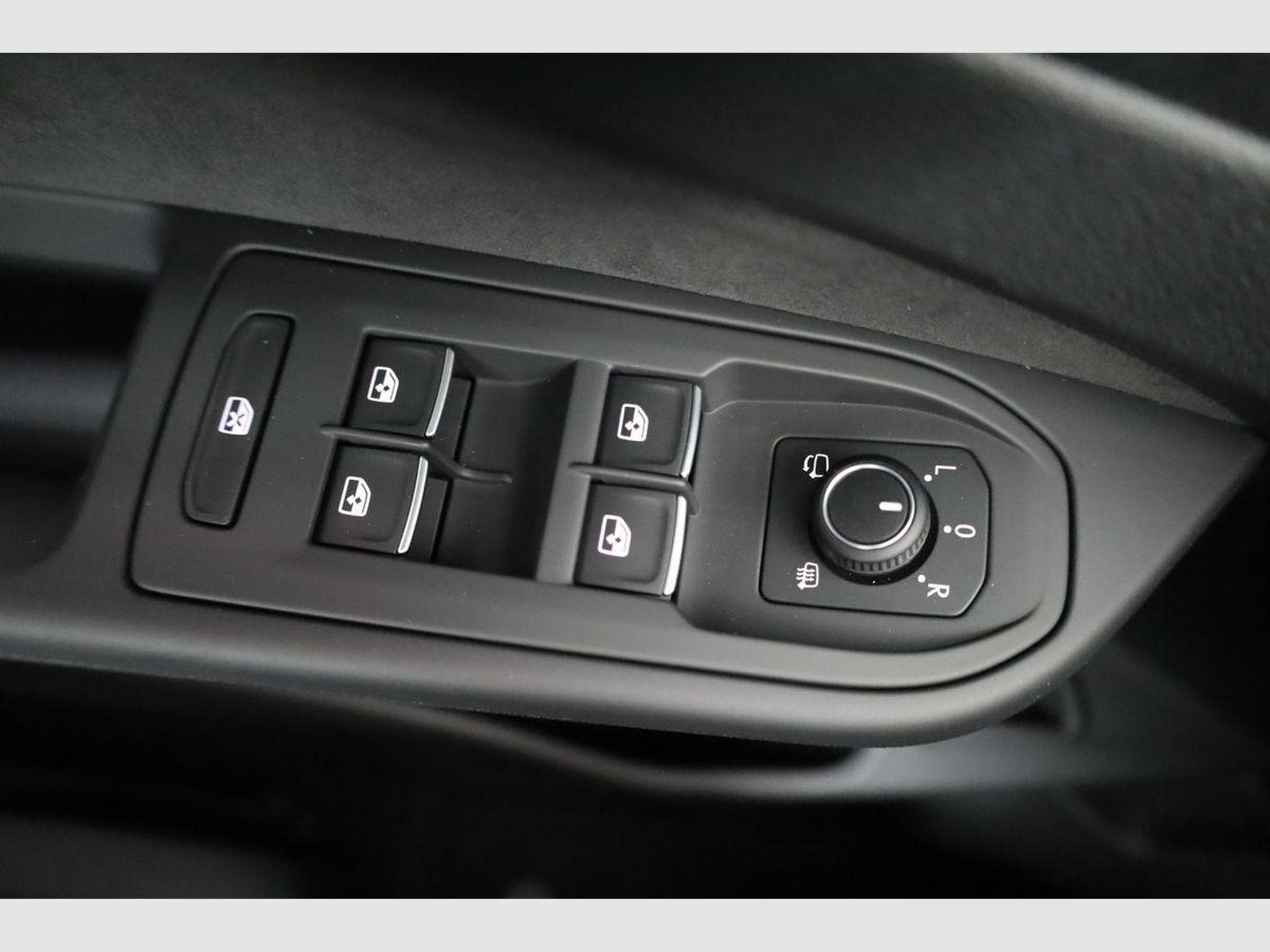 VW Golf Variant 2.0 TSI 150 kW 4Motion R-Line (2026) - Foto 7