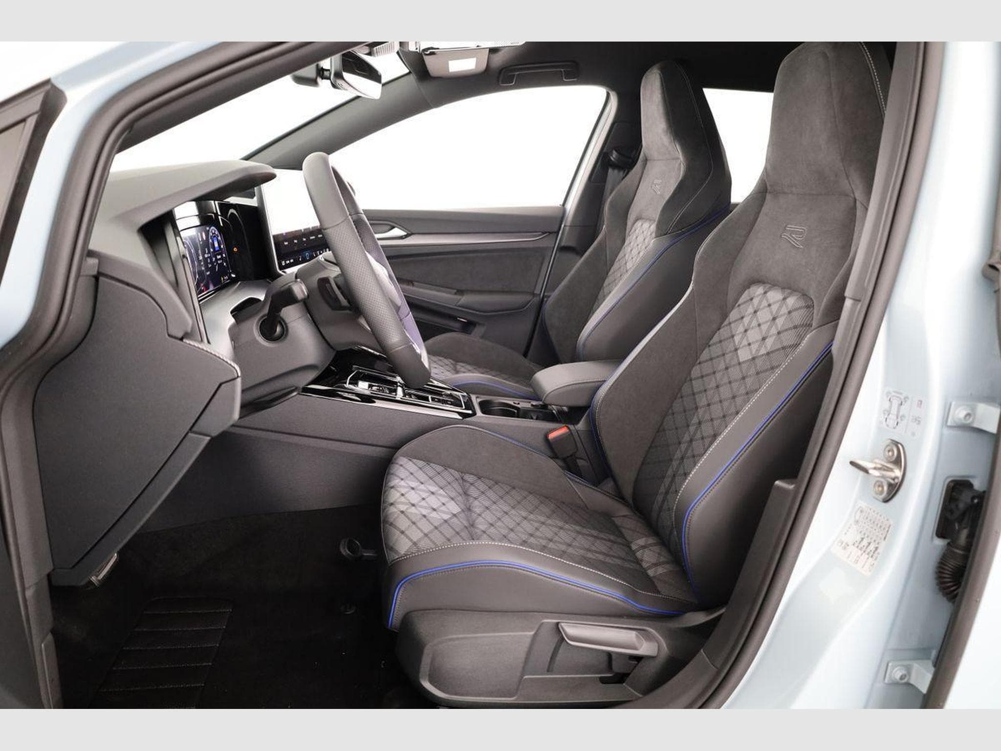 VW Golf Variant 2.0 TSI 150 kW 4Motion R-Line (2026) - Foto 9