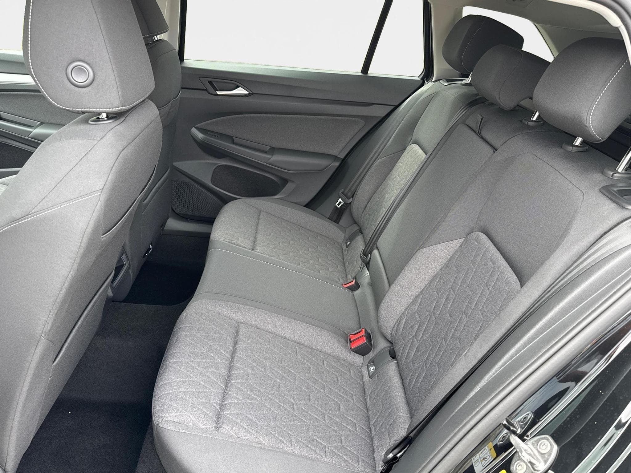 VW Golf Variant Prime (2026) - Photo 21