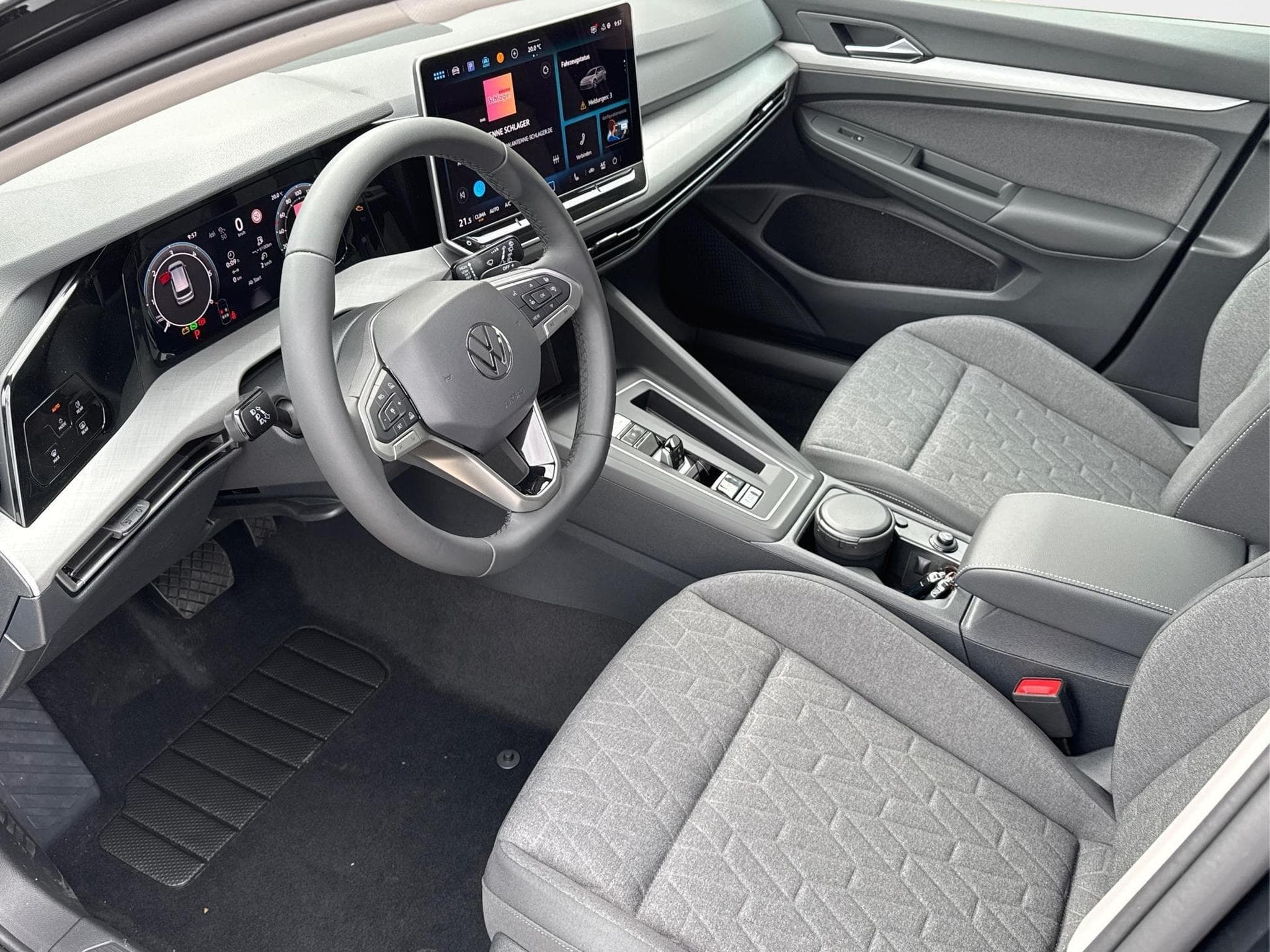 VW Golf Variant Prime (2026) - Photo 9