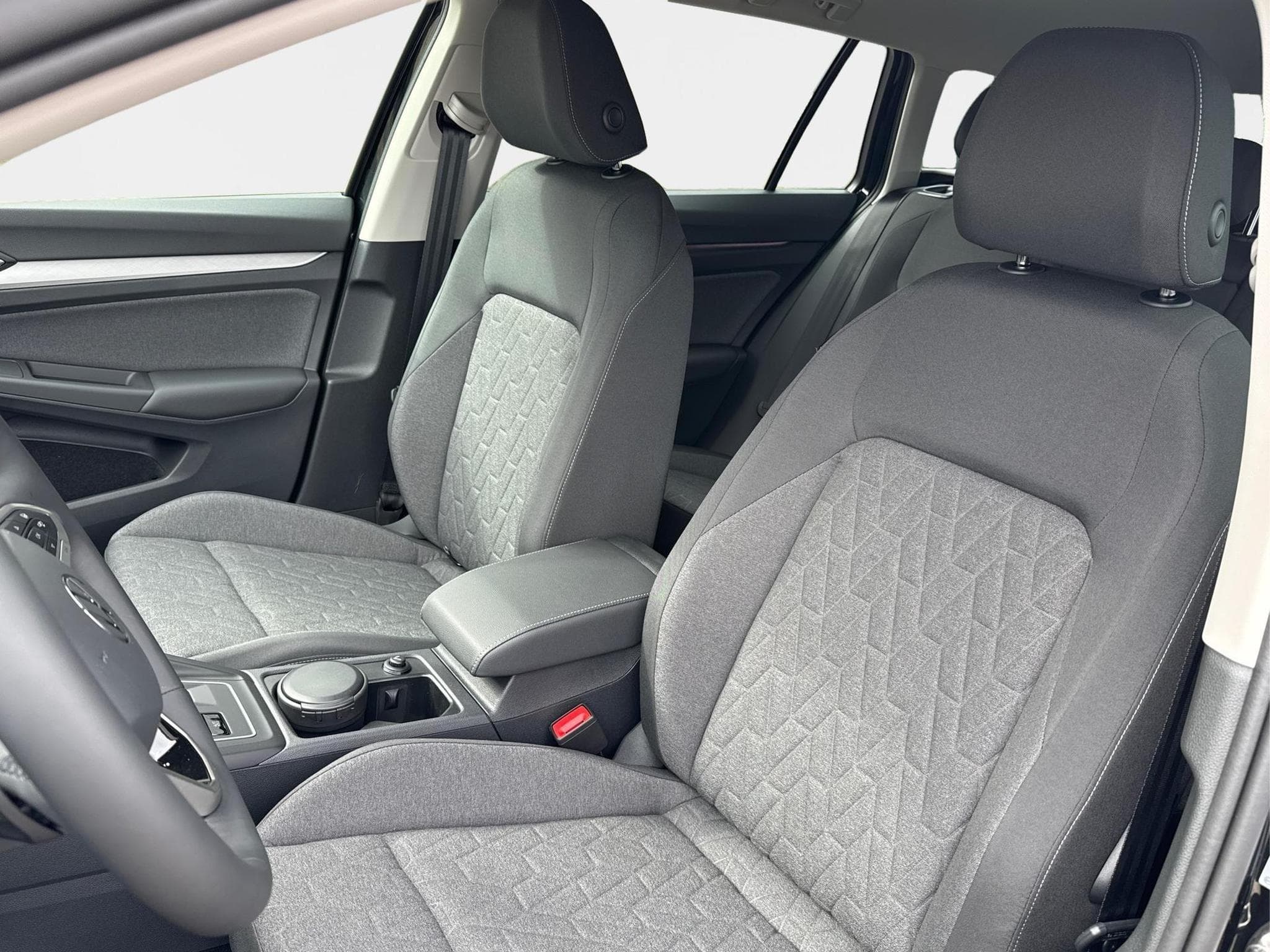 VW Golf Variant Prime (2026) - Photo 20