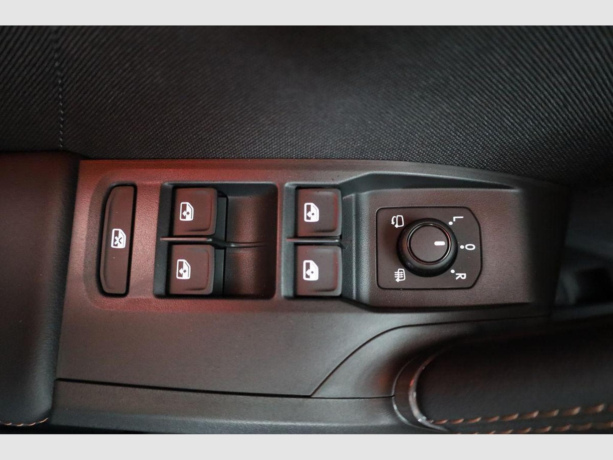 Seat Leon 2.0 TSI 150 kW 4Drive (2026) - Photo 7
