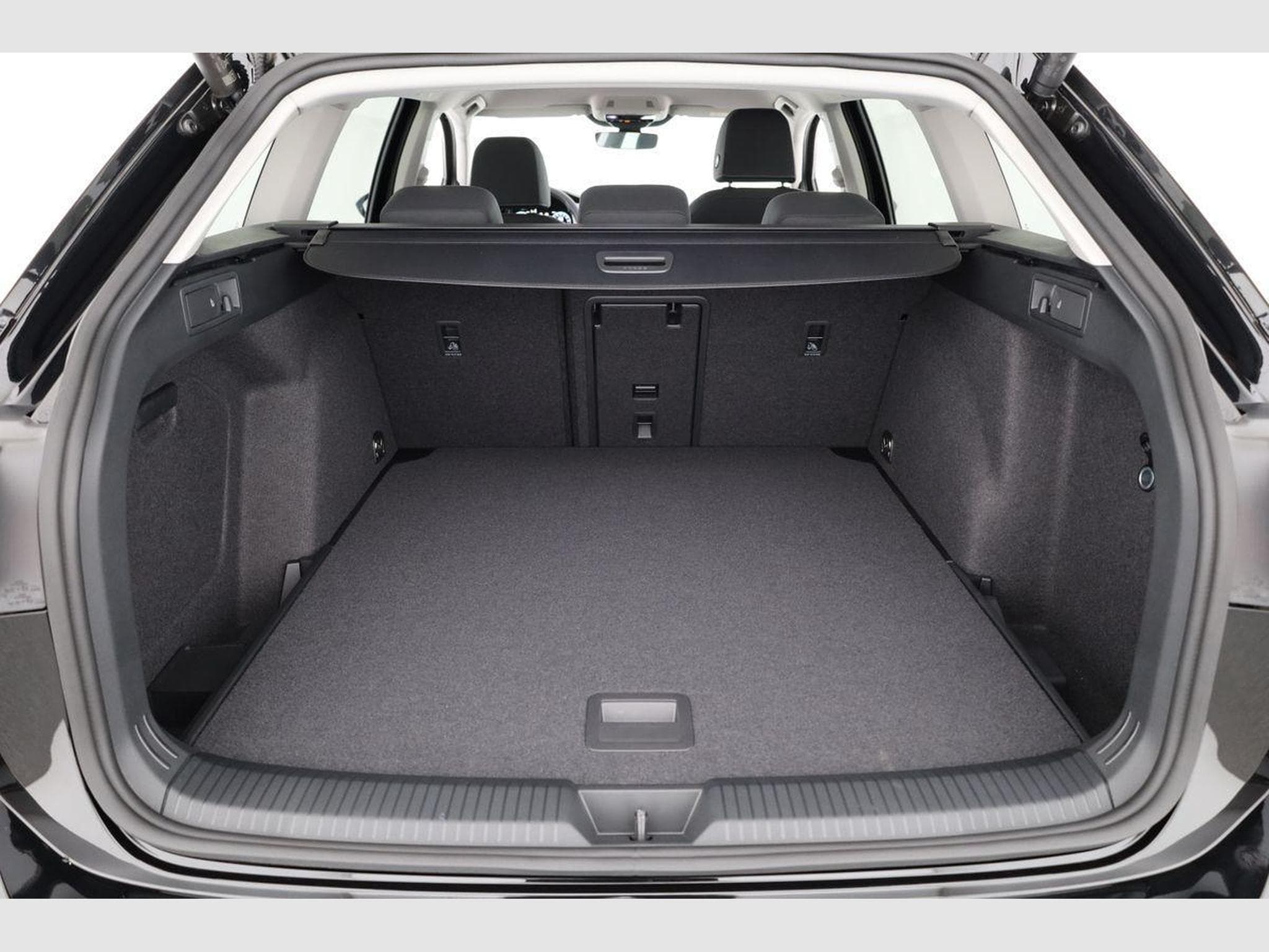VW Golf Variant 1.5 eTSI 110 kW Life (2026) - Photo 11
