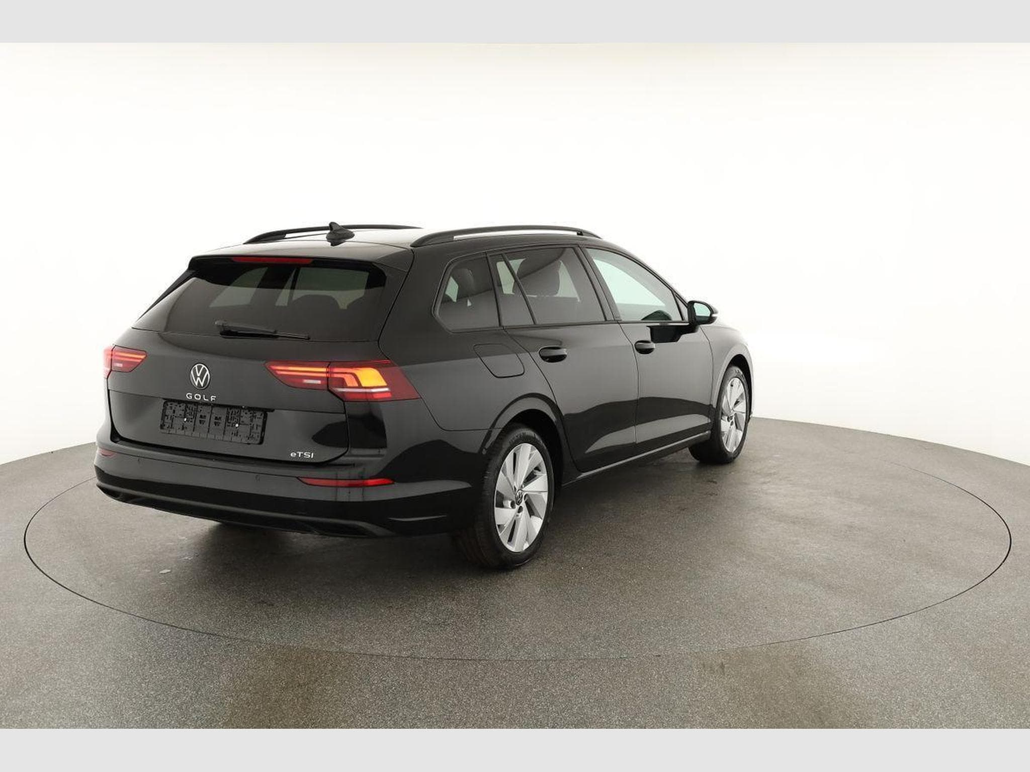 VW Golf Variant 1.5 eTSI 110 kW Life (2026) - Photo 16