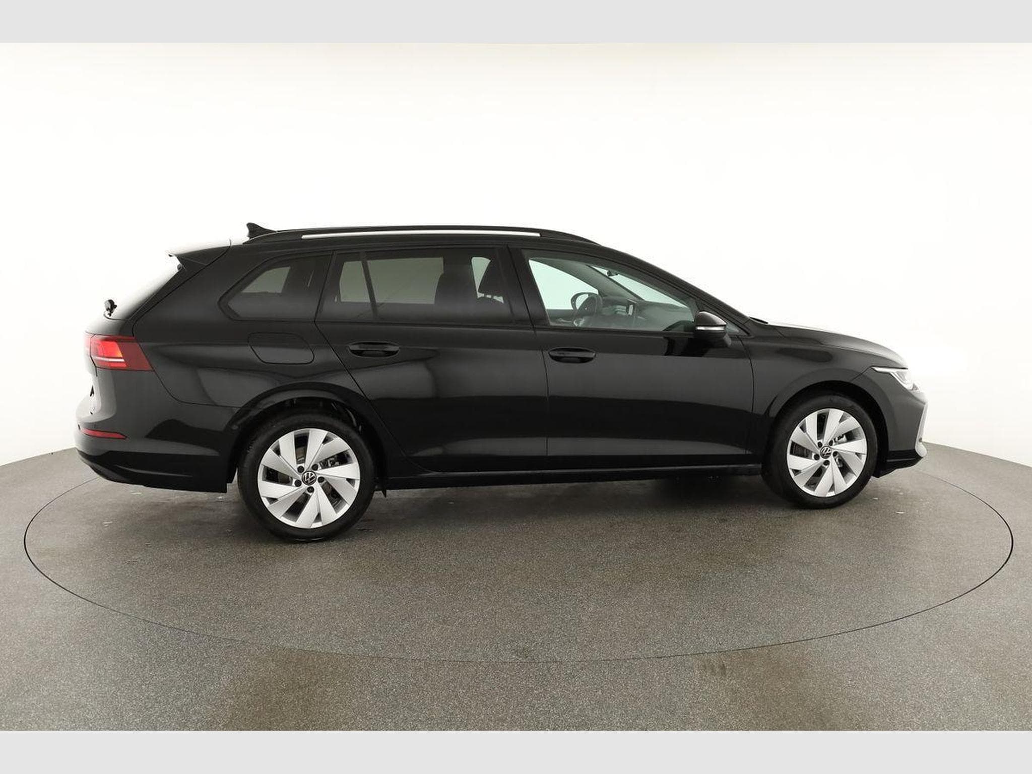 VW Golf Variant 1.5 eTSI 110 kW Life (2026) - Photo 19