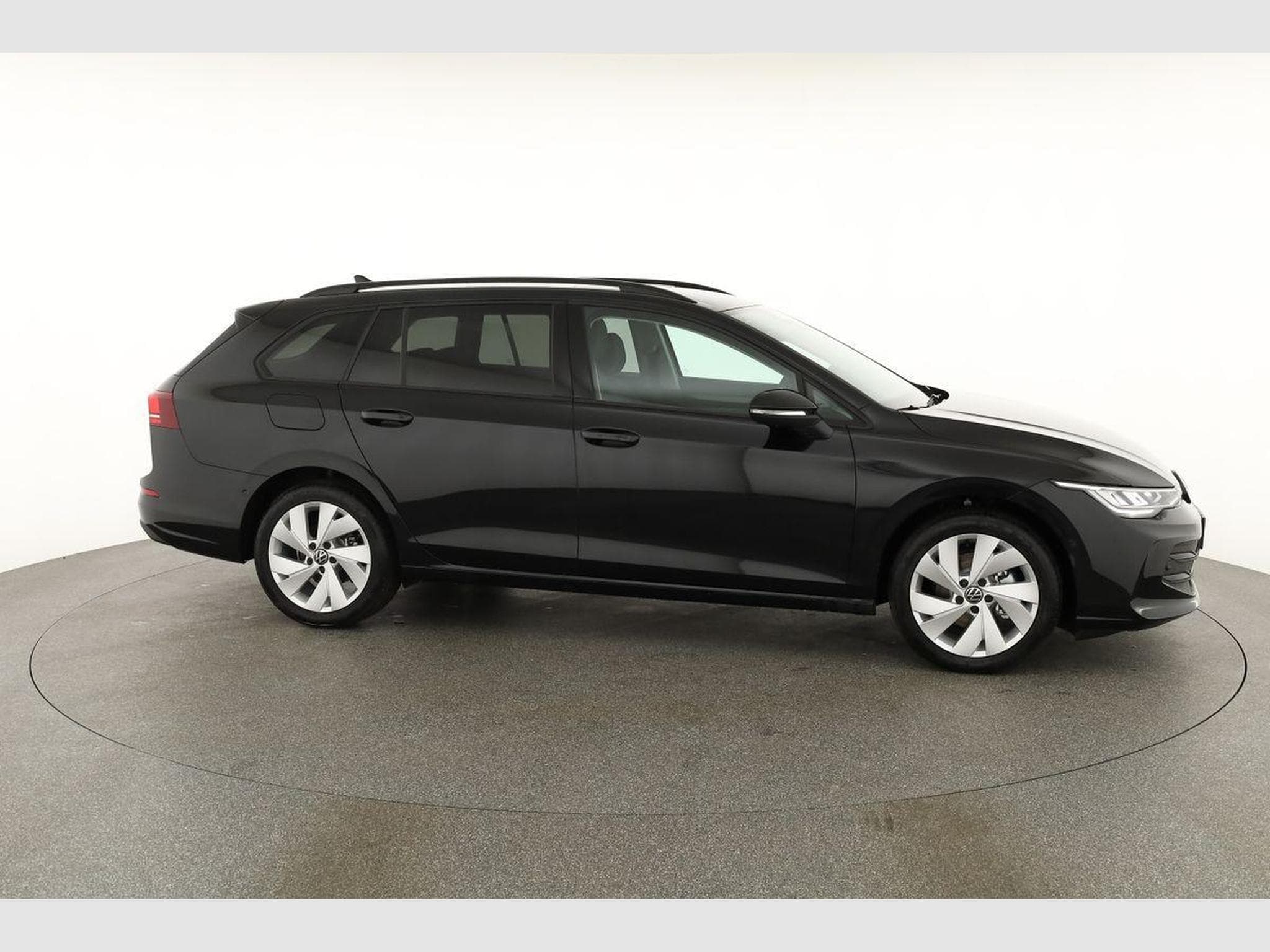 VW Golf Variant 1.5 eTSI 110 kW Life (2026) - Photo 21