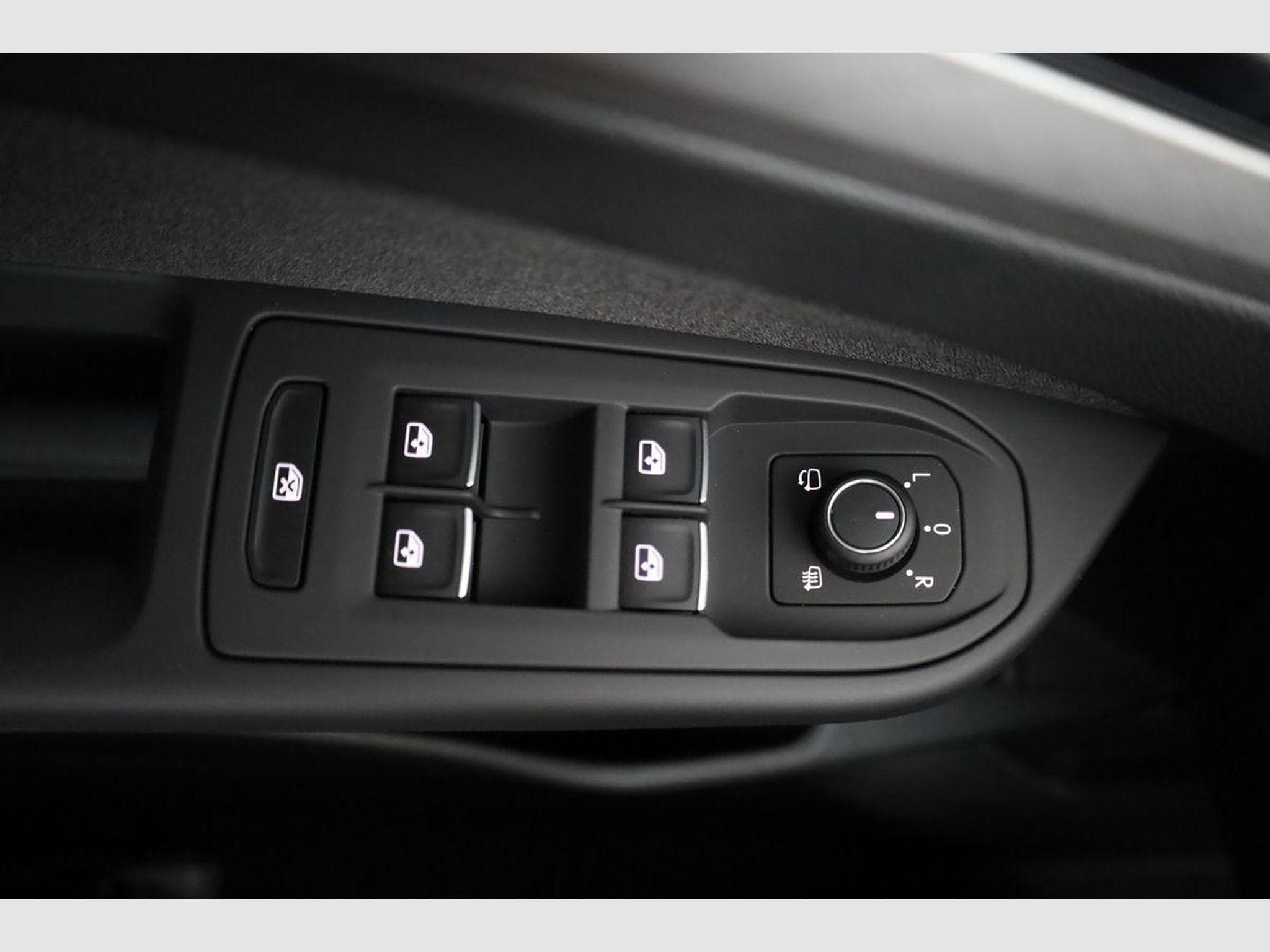 VW Golf Variant 1.5 eTSI 110 kW Life (2026) - Photo 7