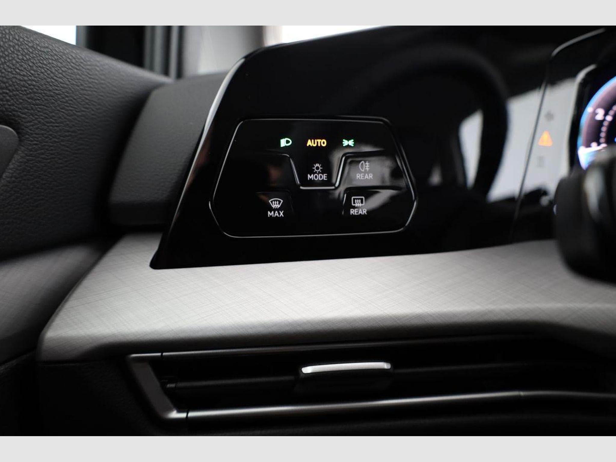 VW Golf Variant 1.5 eTSI 110 kW Life (2026) - Photo 8