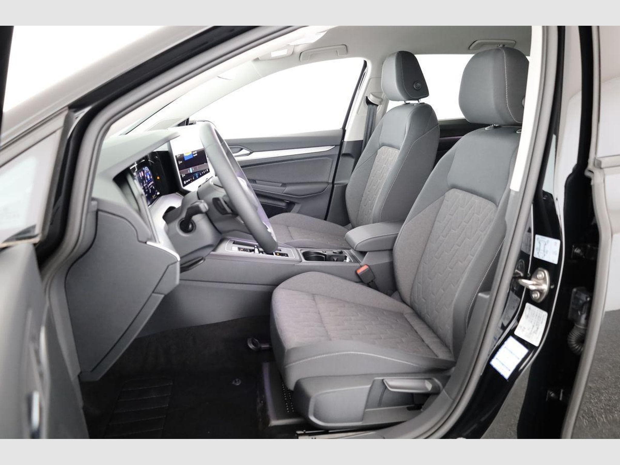 VW Golf Variant 1.5 eTSI 110 kW Life (2026) - Photo 9