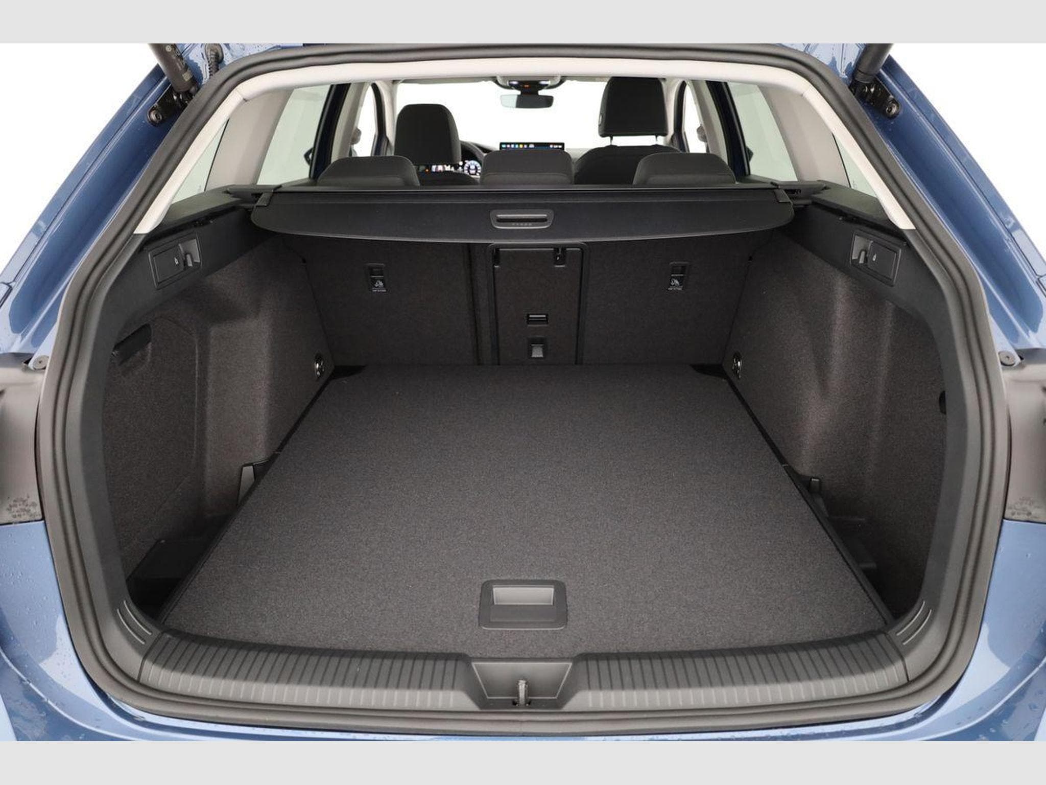 VW Golf Variant 1.5 eTSI 110 kW Life (2026) - Photo 11