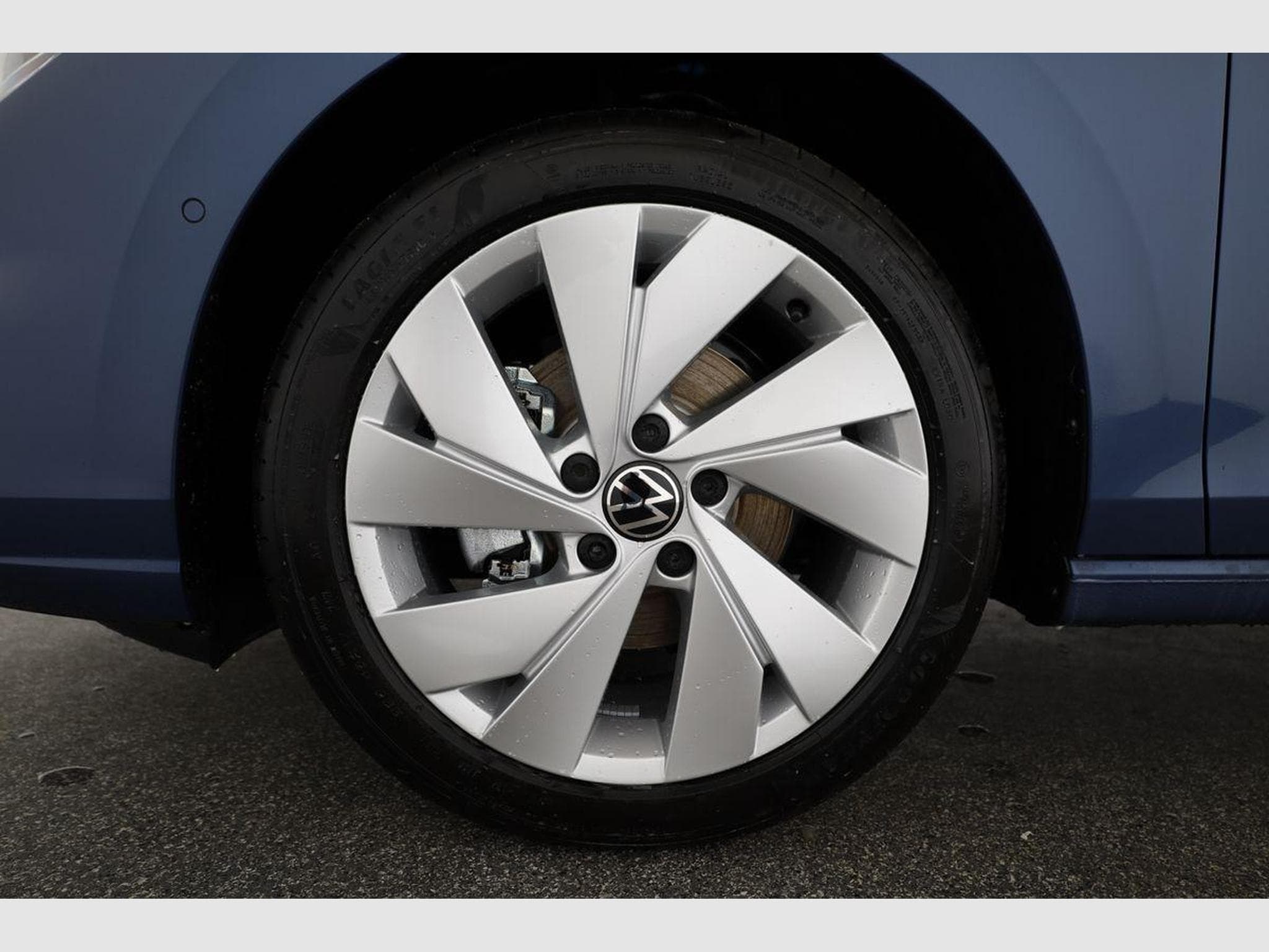 VW Golf Variant 1.5 eTSI 110 kW Life (2026) - Photo 13