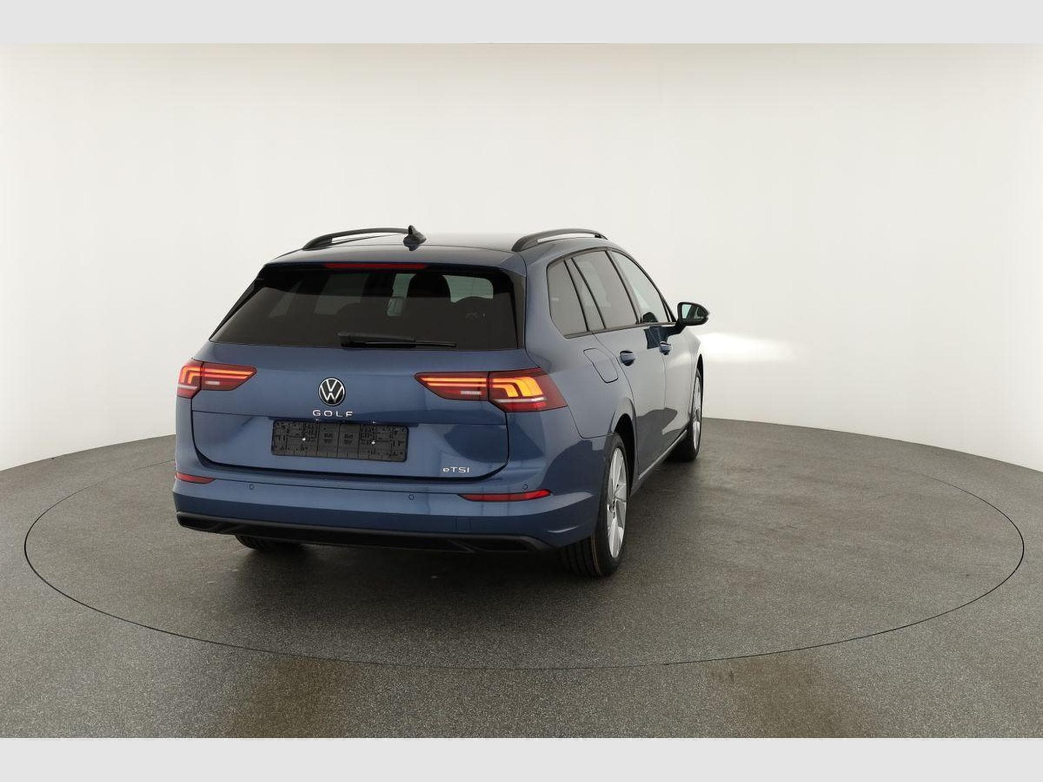 VW Golf Variant 1.5 eTSI 110 kW Life (2026) - Photo 15