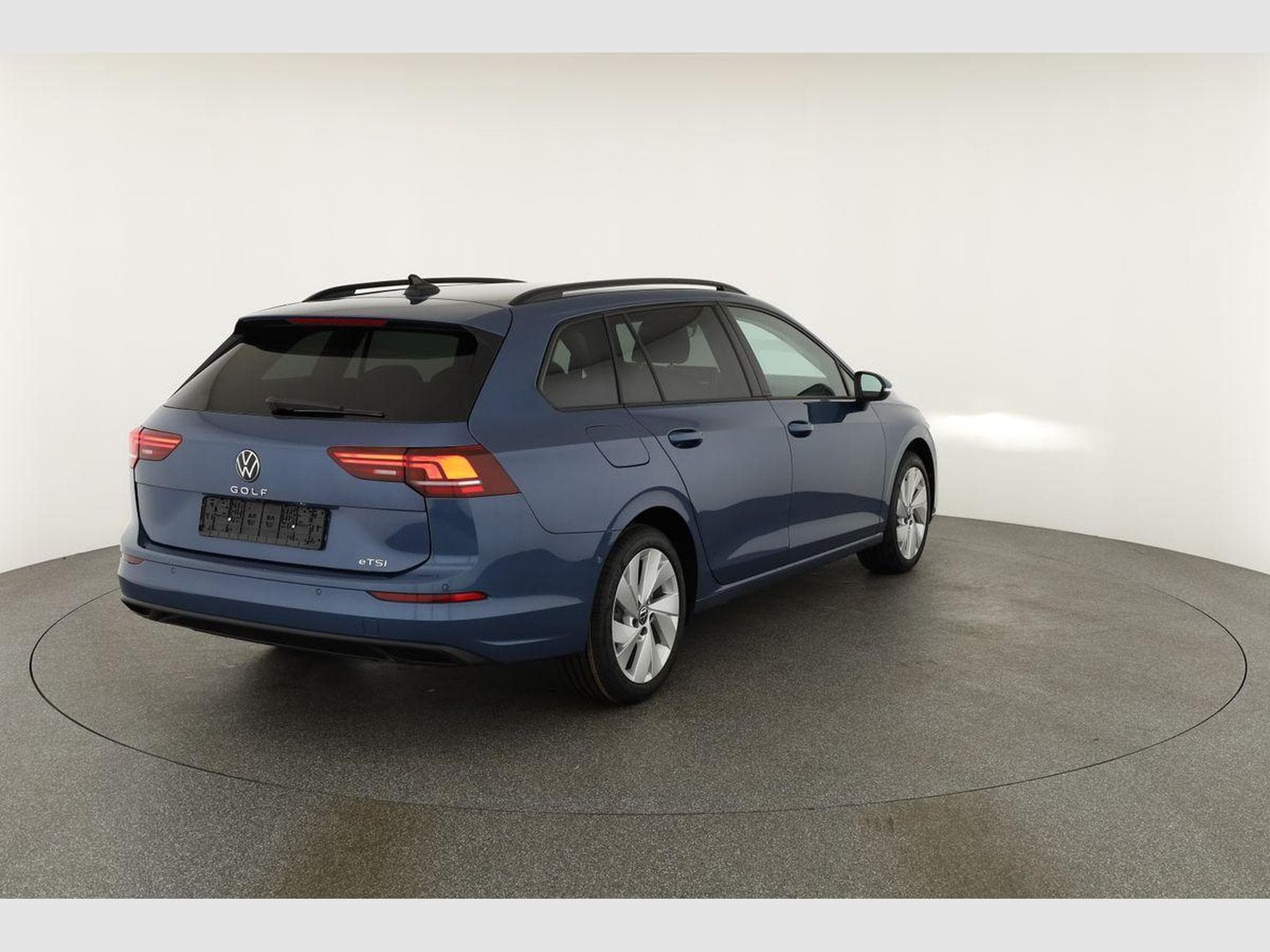 VW Golf Variant 1.5 eTSI 110 kW Life (2026) - Photo 16