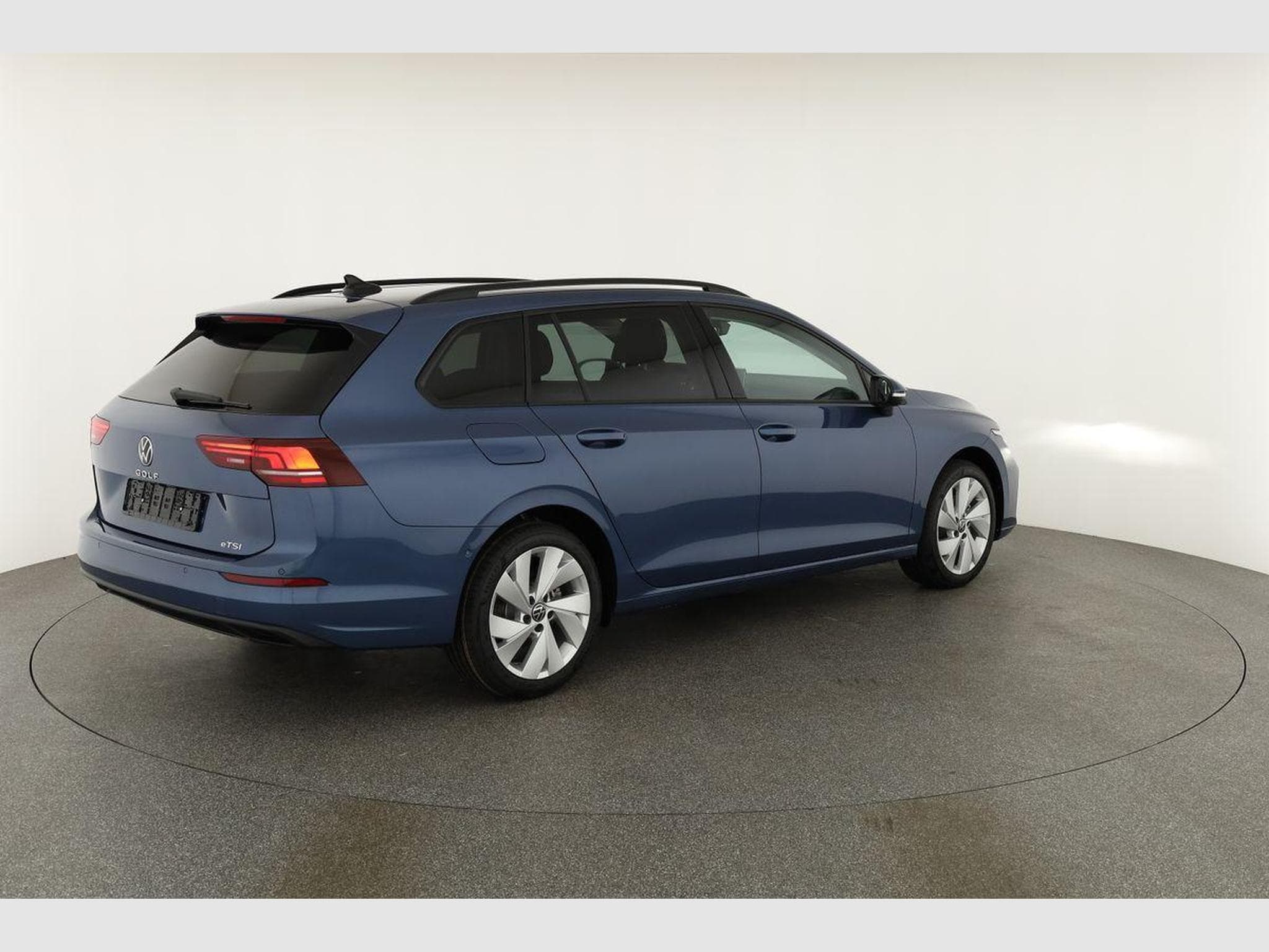 VW Golf Variant 1.5 eTSI 110 kW Life (2026) - Photo 17