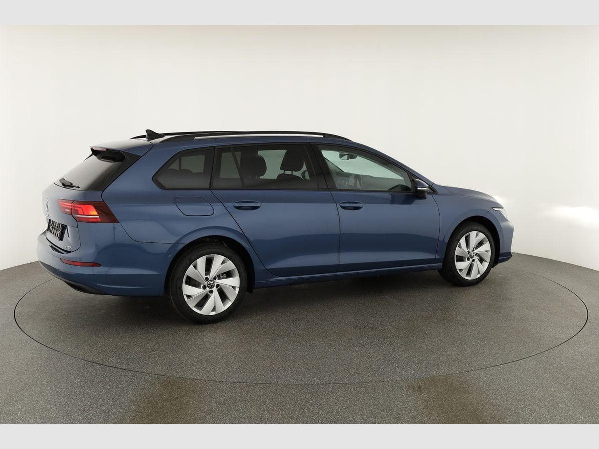 VW Golf Variant 1.5 eTSI 110 kW Life (2026) - Photo 18