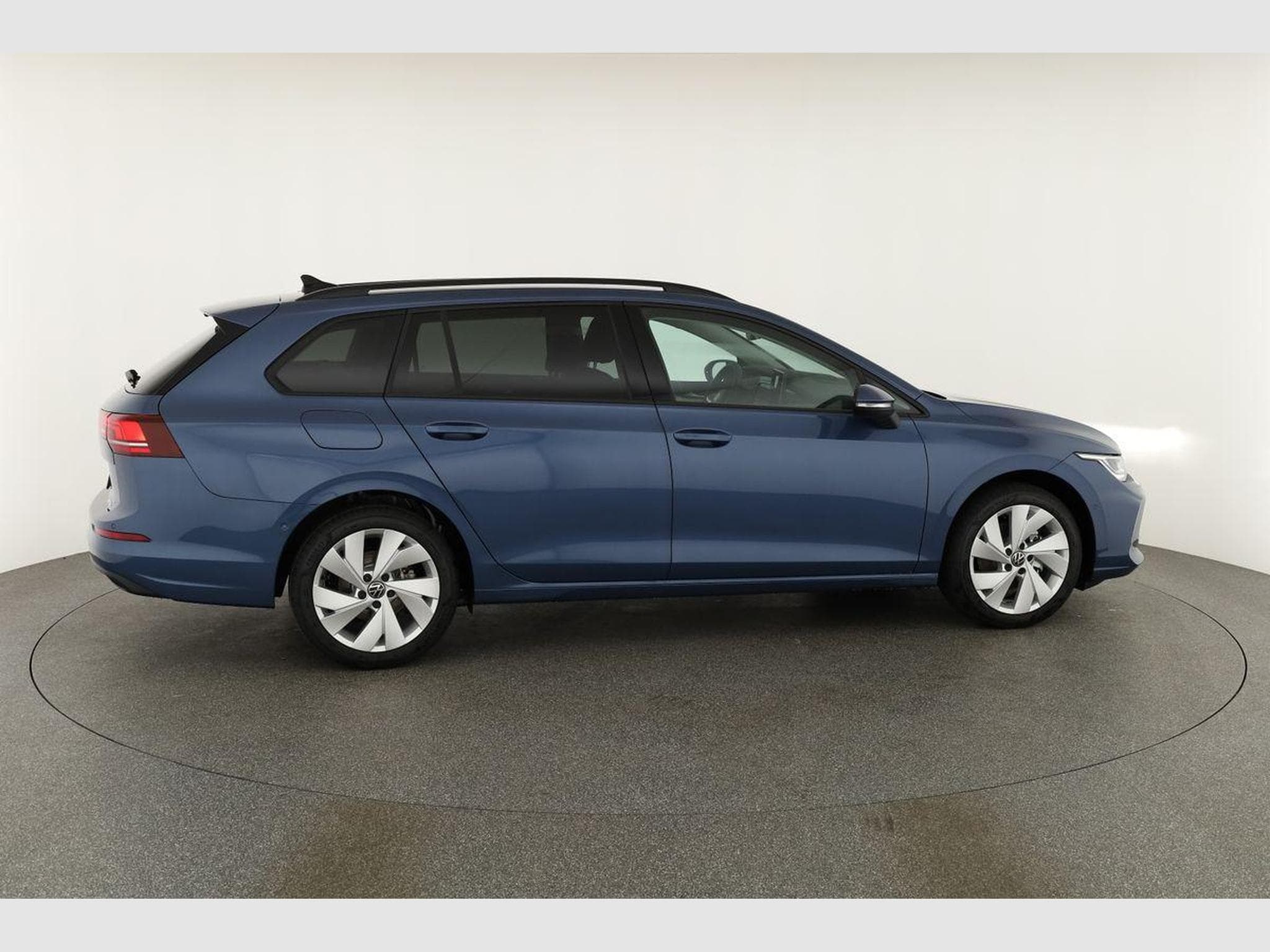 VW Golf Variant 1.5 eTSI 110 kW Life (2026) - Photo 19