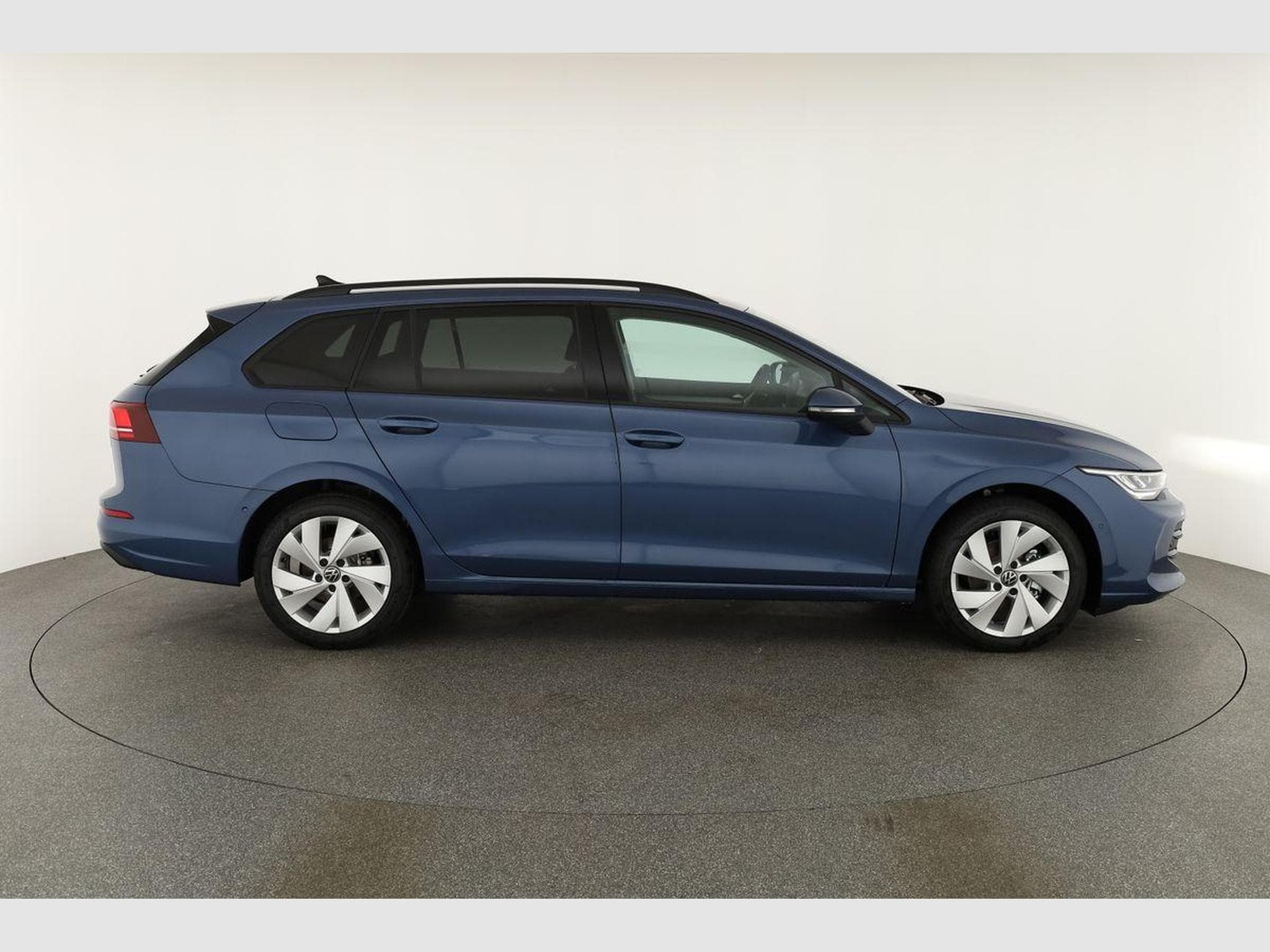 VW Golf Variant 1.5 eTSI 110 kW Life (2026) - Photo 20