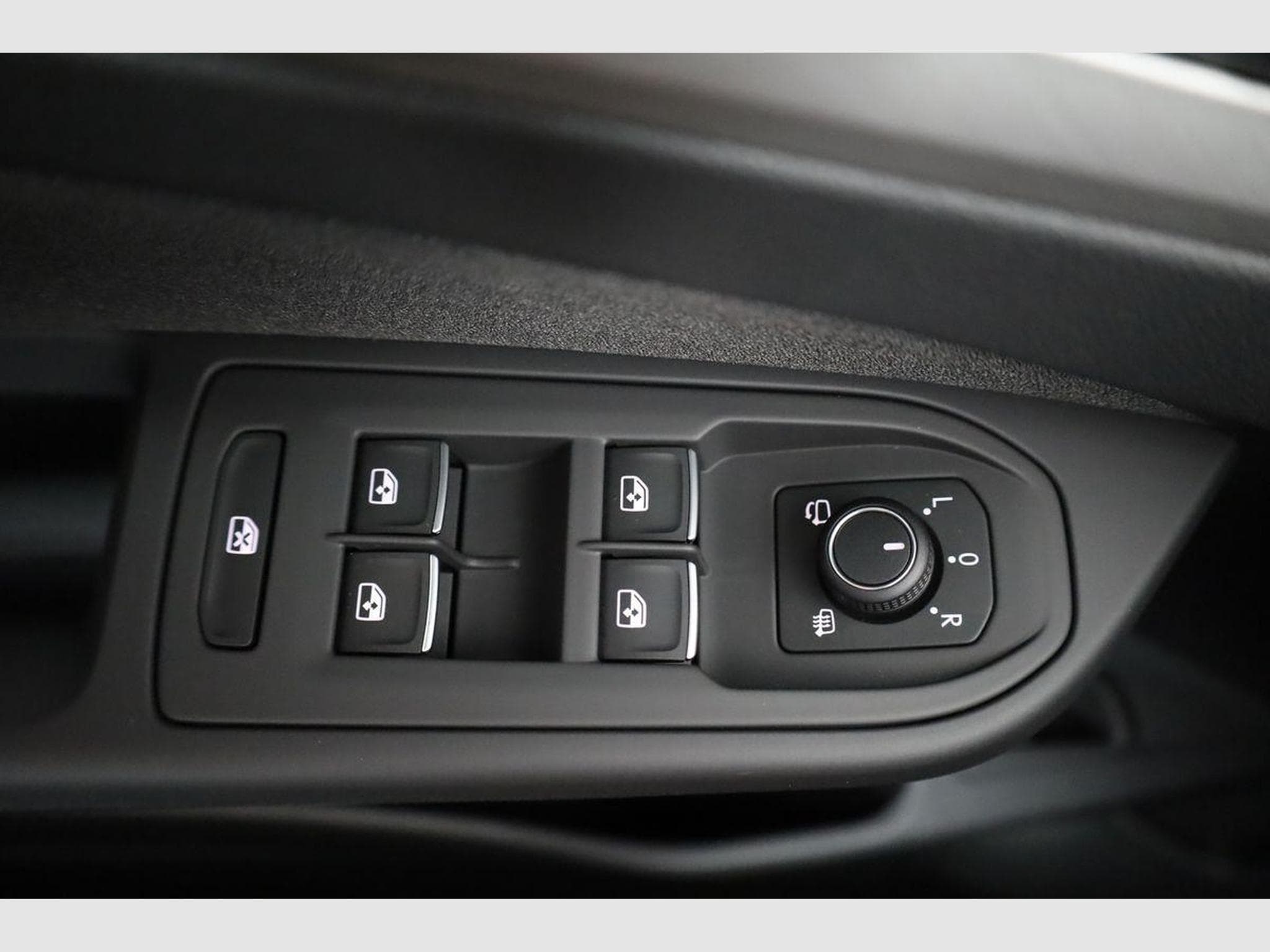 VW Golf Variant 1.5 eTSI 110 kW Life (2026) - Photo 7