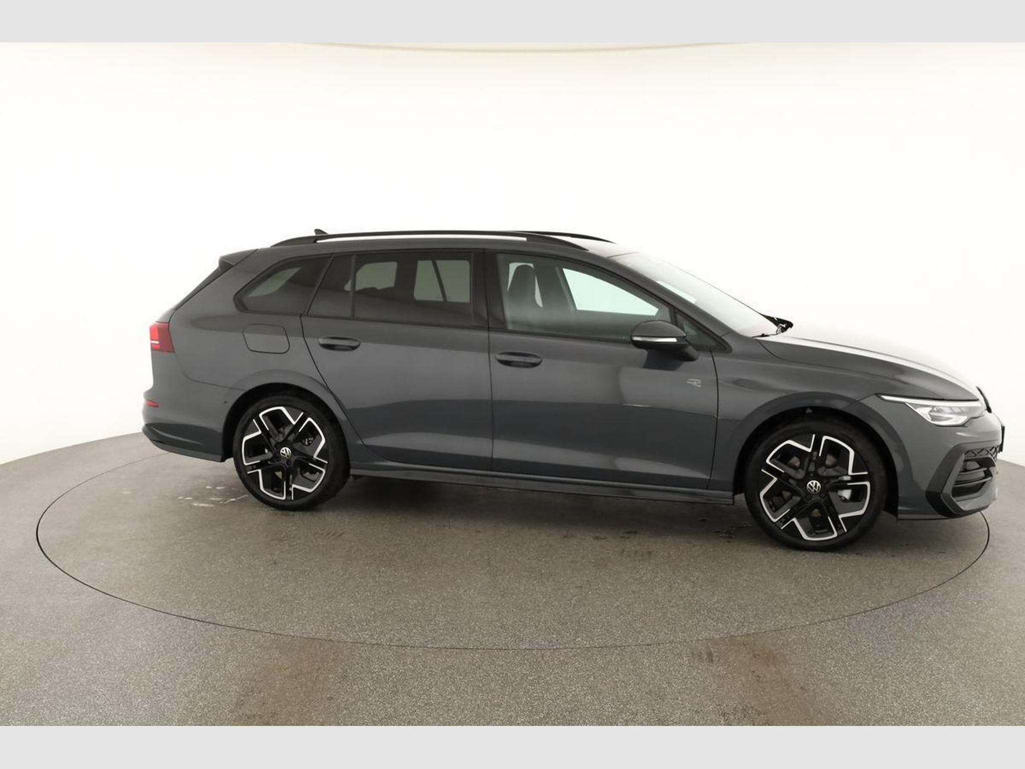 VW Golf Variant 2.0 TSI 150 kW 4Motion R-Line (2026) - Photo 23