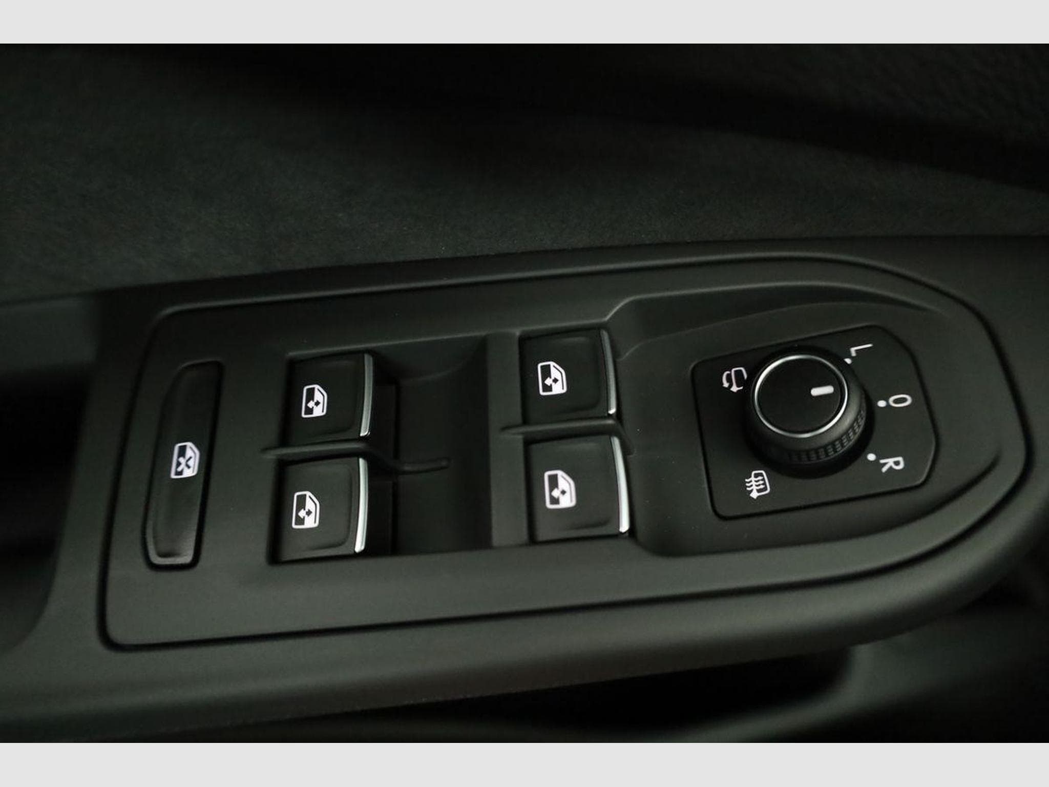 VW Golf Variant 2.0 TSI 150 kW 4Motion R-Line (2026) - Photo 7