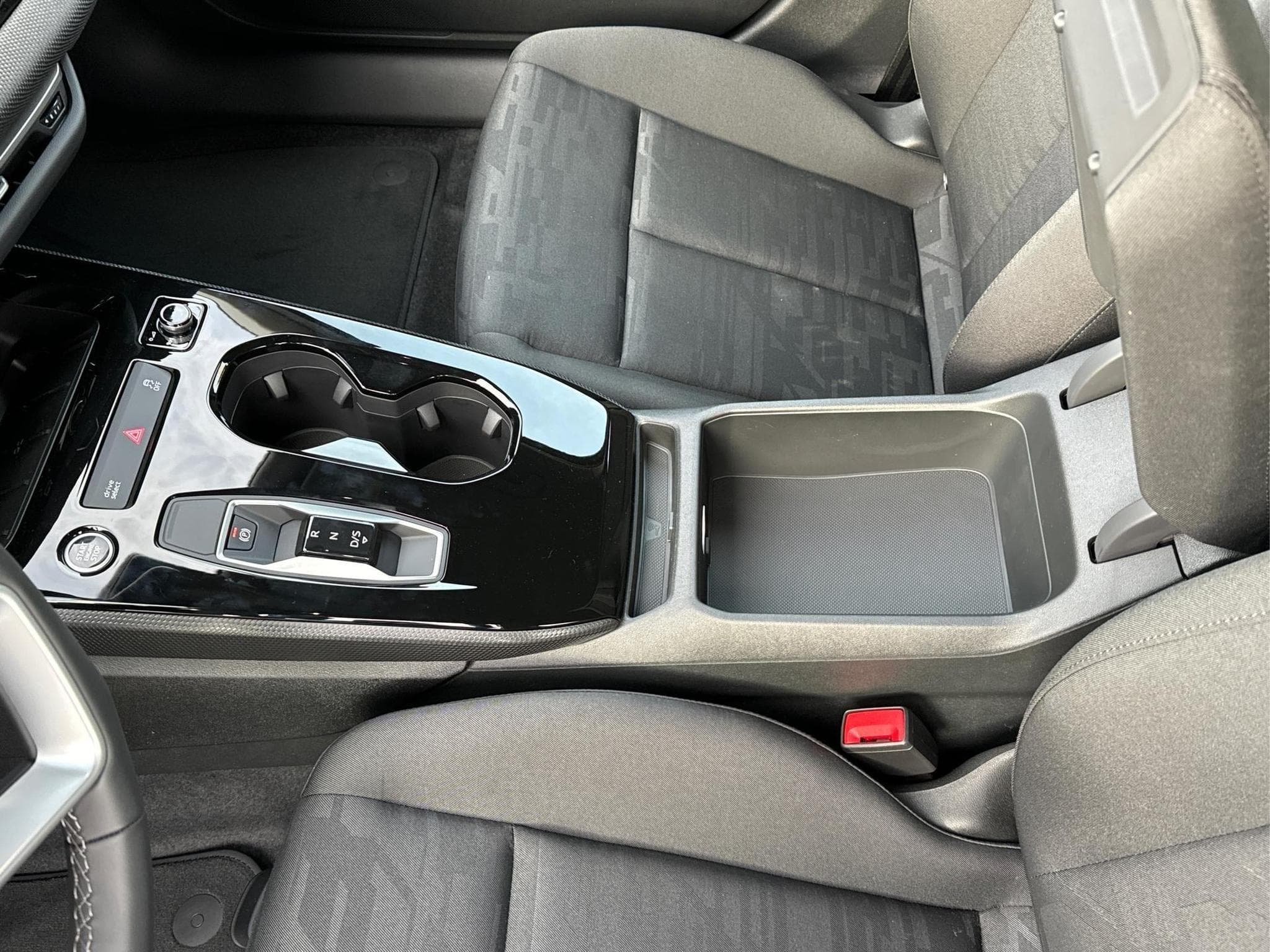 Audi A5 Avant Basis (2025) - Photo 16