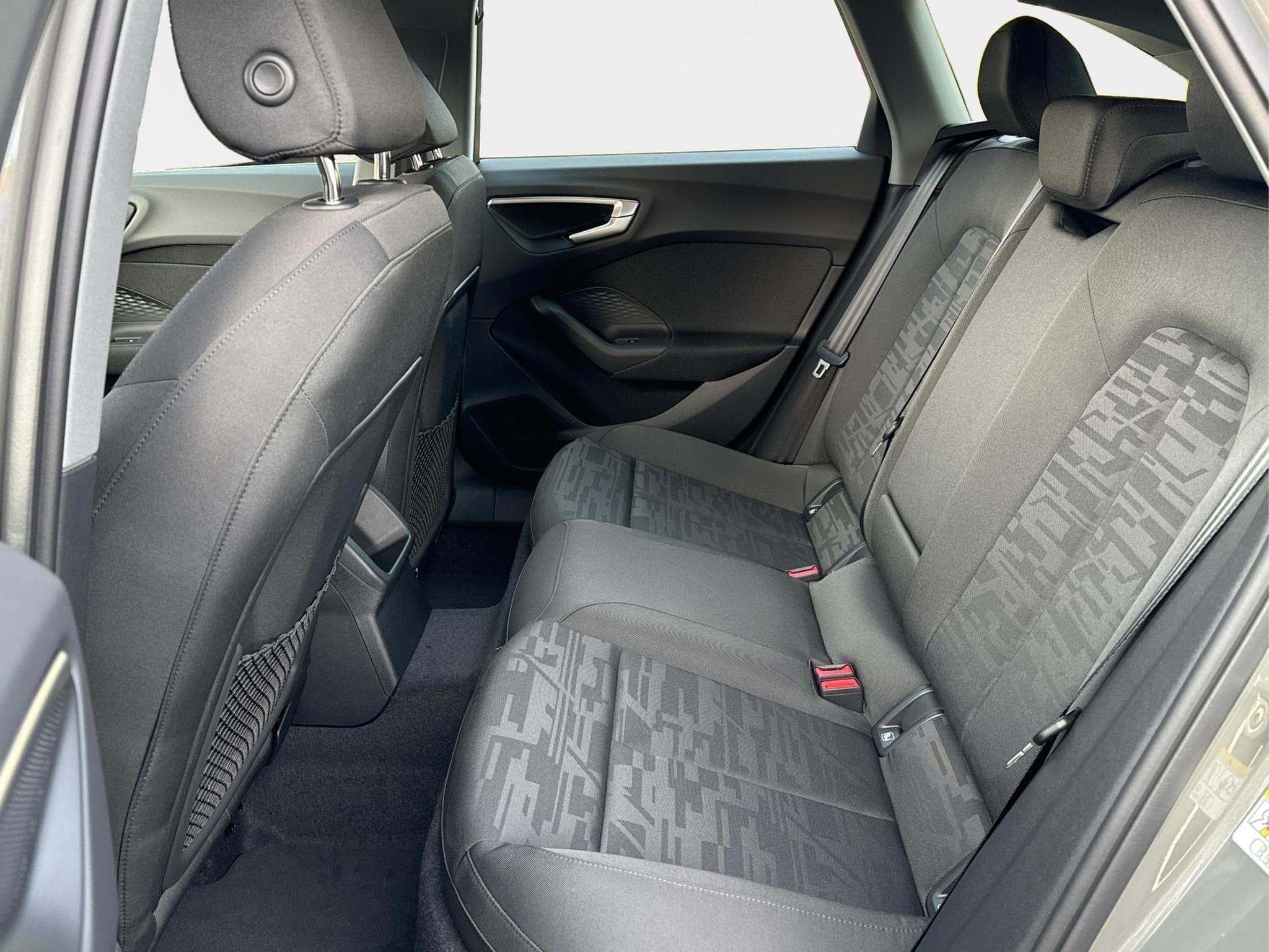 Audi A5 Avant Basis (2025) - Photo 17
