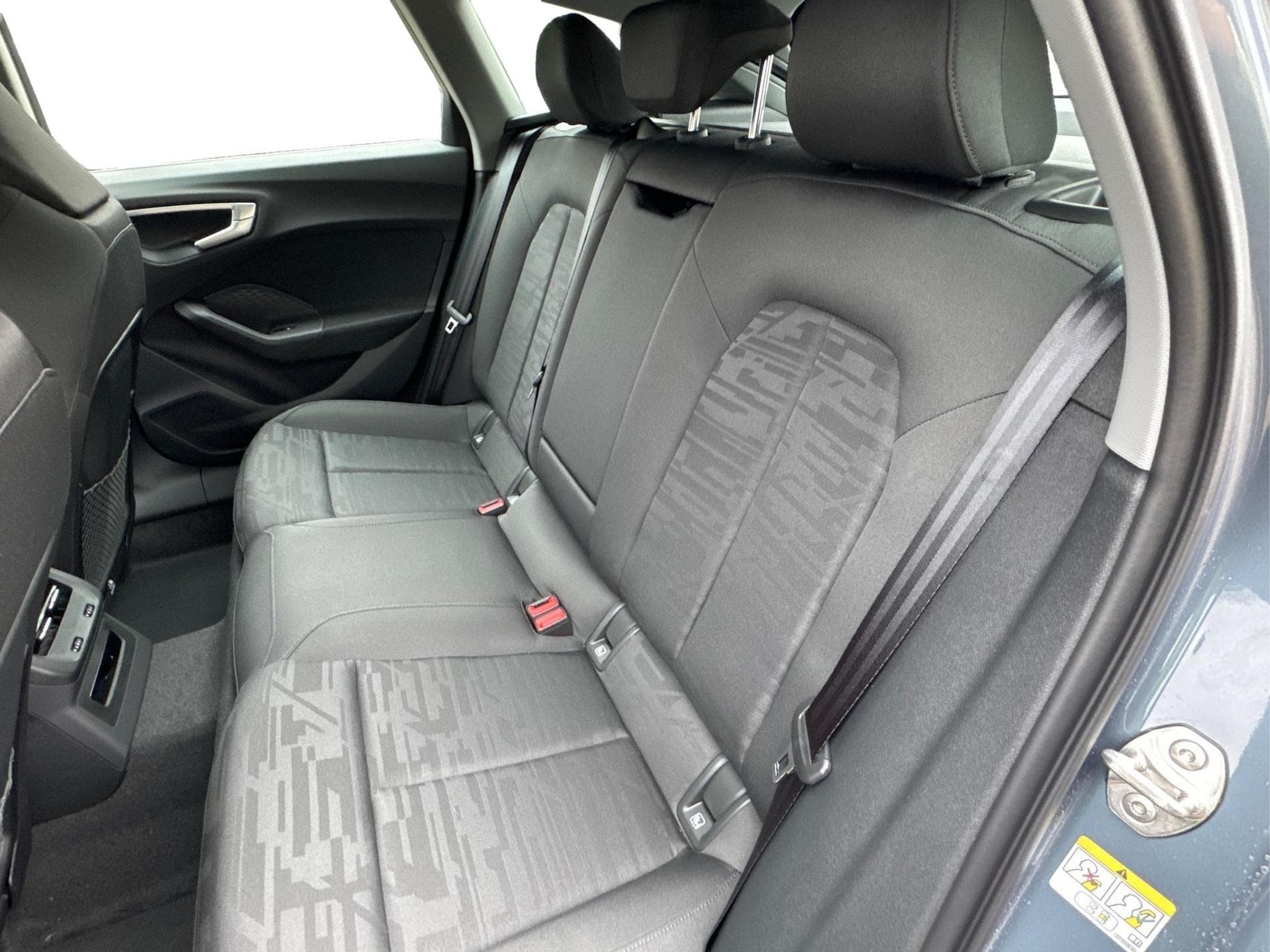 Audi A5 Avant Basis (2025) - Photo 17