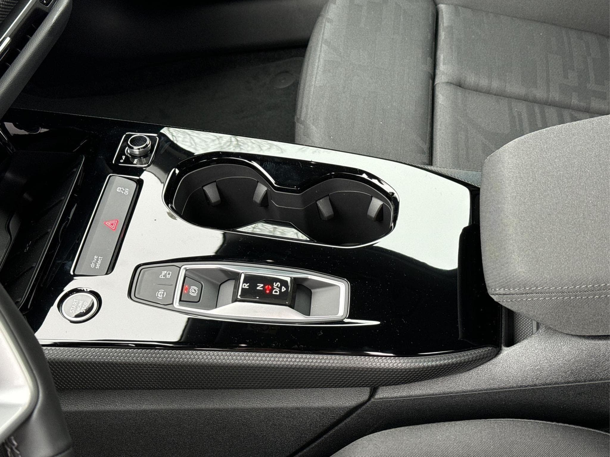 Audi A5 Avant Basis (2025) - Photo 25