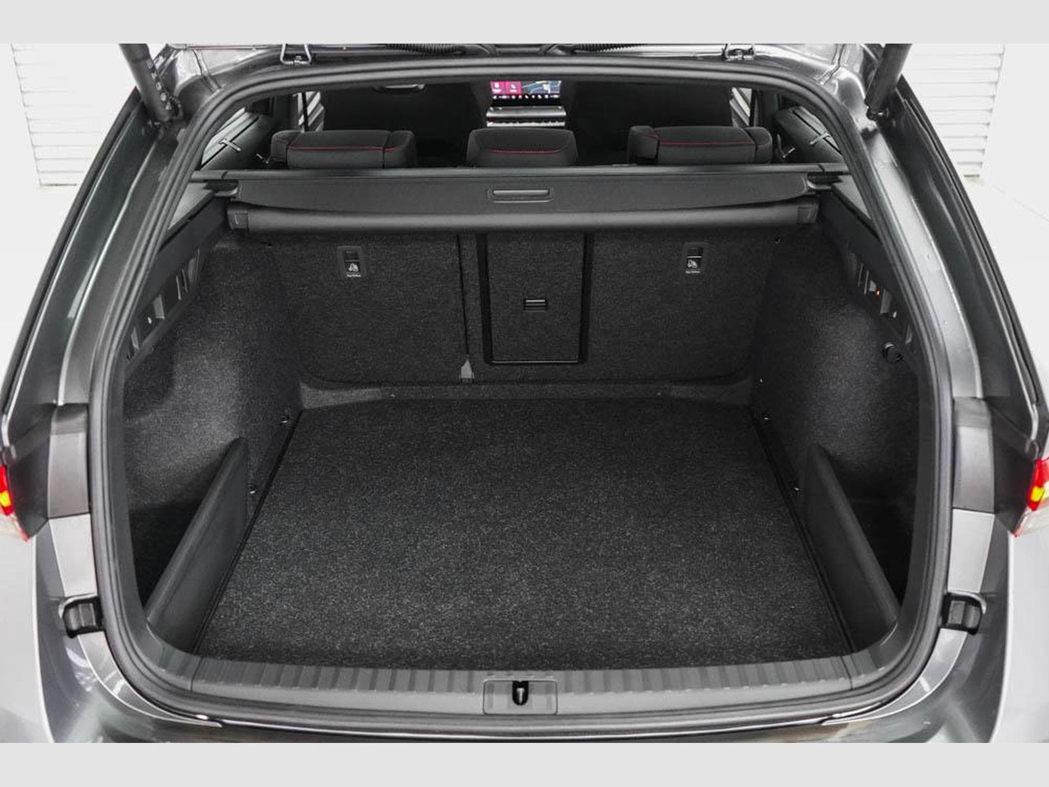 Skoda Octavia Kombi 2,0 TSI (2025) - Photo 18