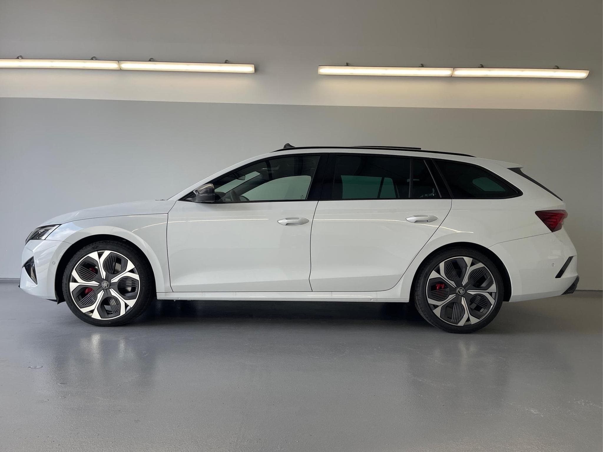 Skoda Octavia RS (2026) - Photo 3