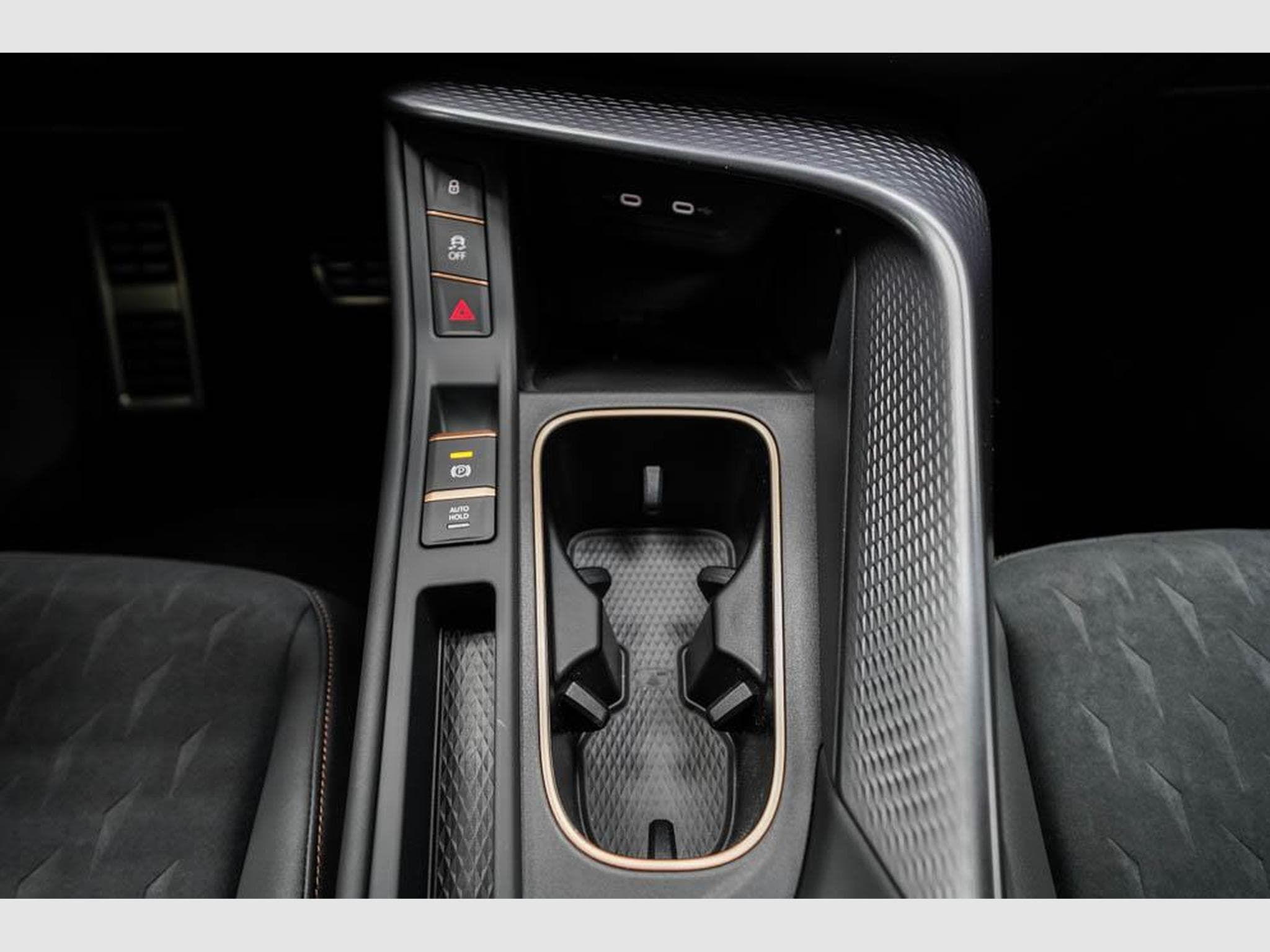 Cupra Terramar 1,5 eTSI DSG (2026) - Photo 13