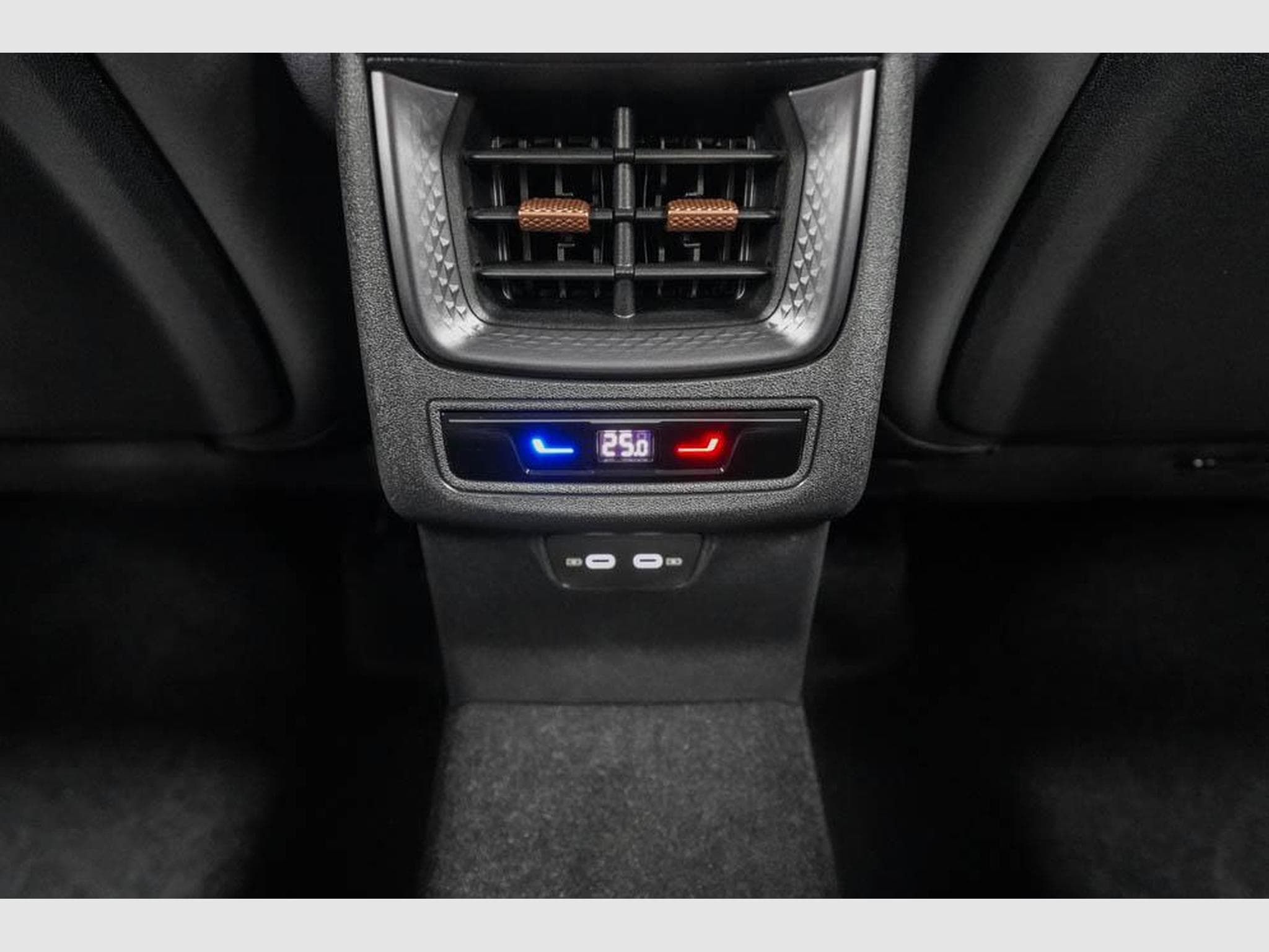 Cupra Terramar 1,5 eTSI DSG (2026) - Photo 18