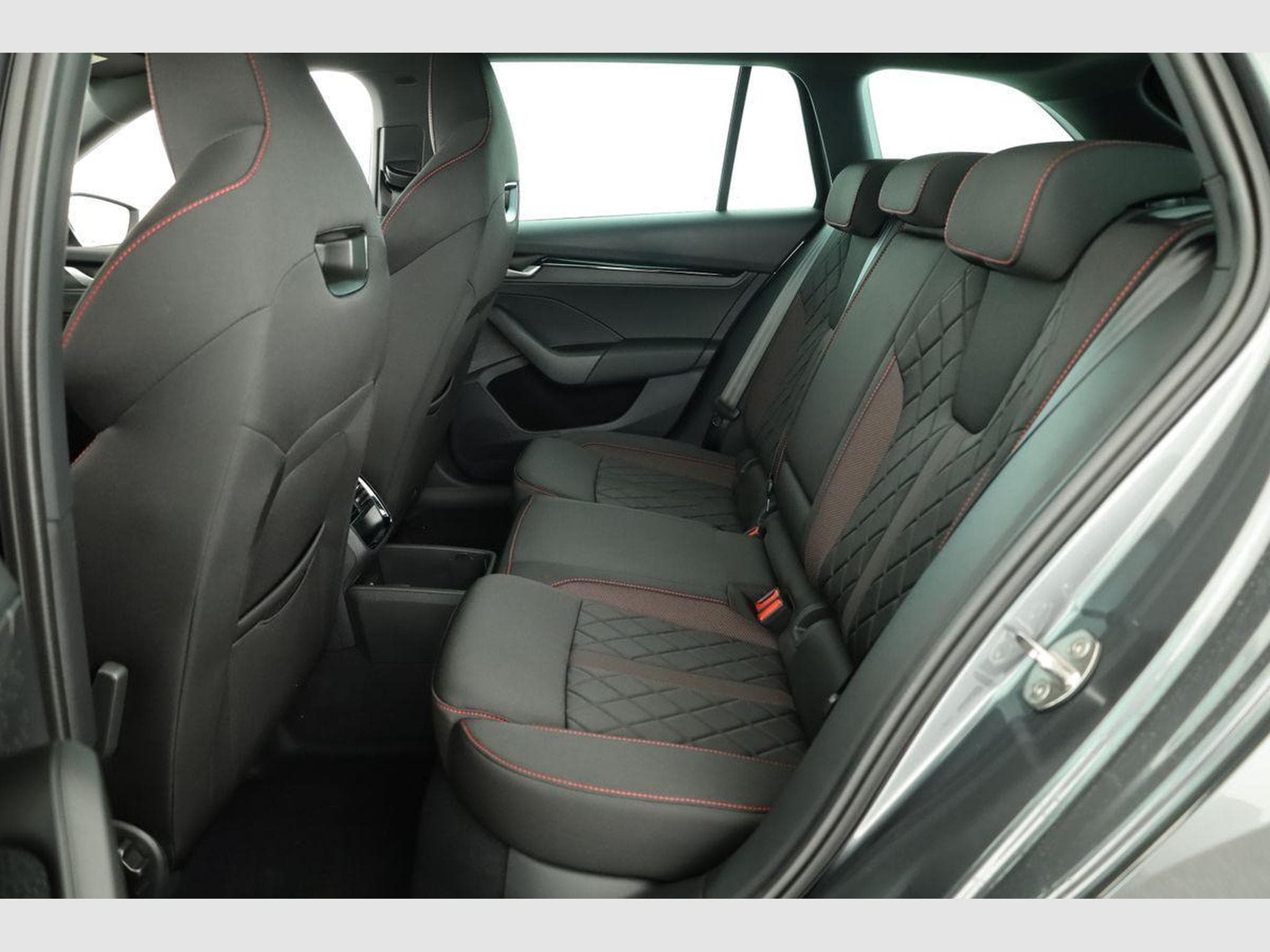 Skoda Octavia 2.0 TSI 195 kW RS (2026) - Photo 11