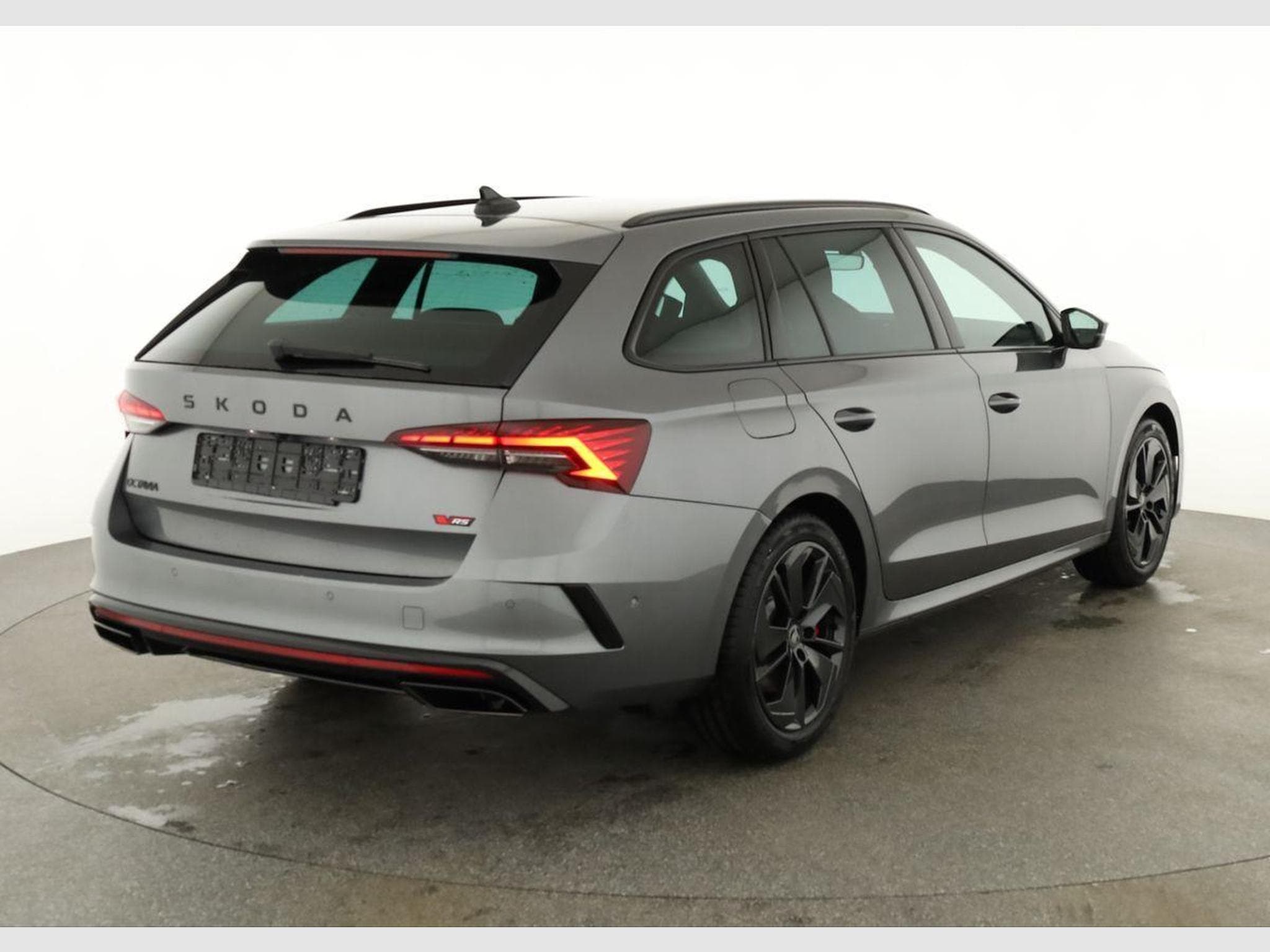 Skoda Octavia 2.0 TSI 195 kW RS (2026) - Photo 2