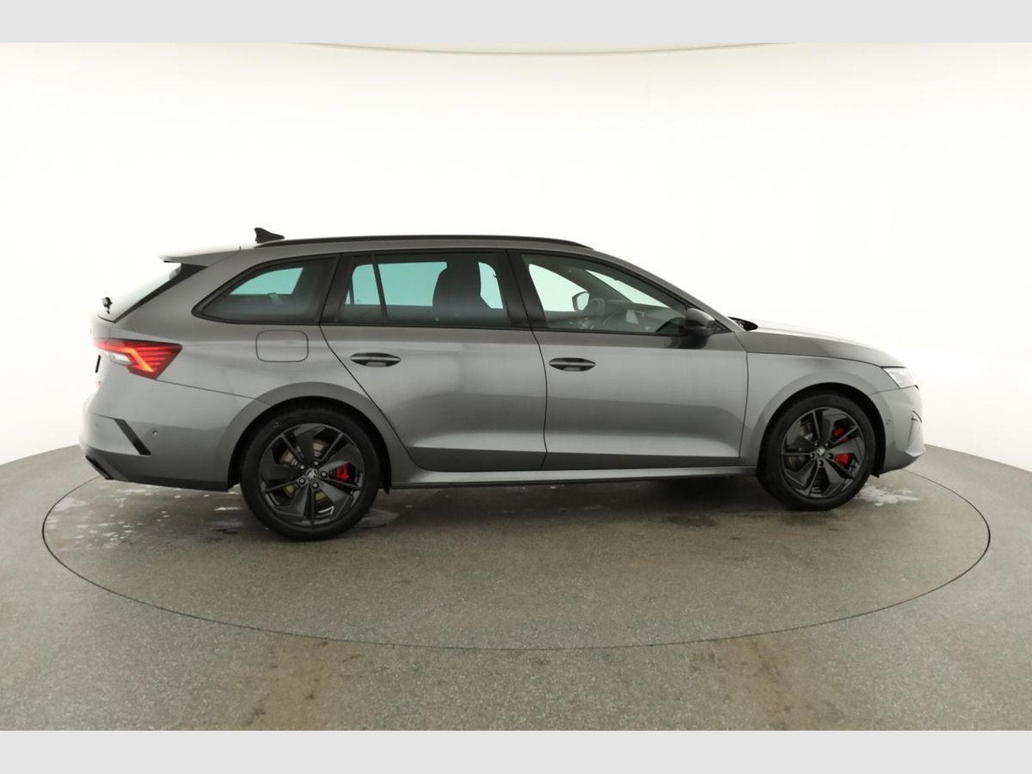 Skoda Octavia 2.0 TSI 195 kW RS (2026) - Photo 22