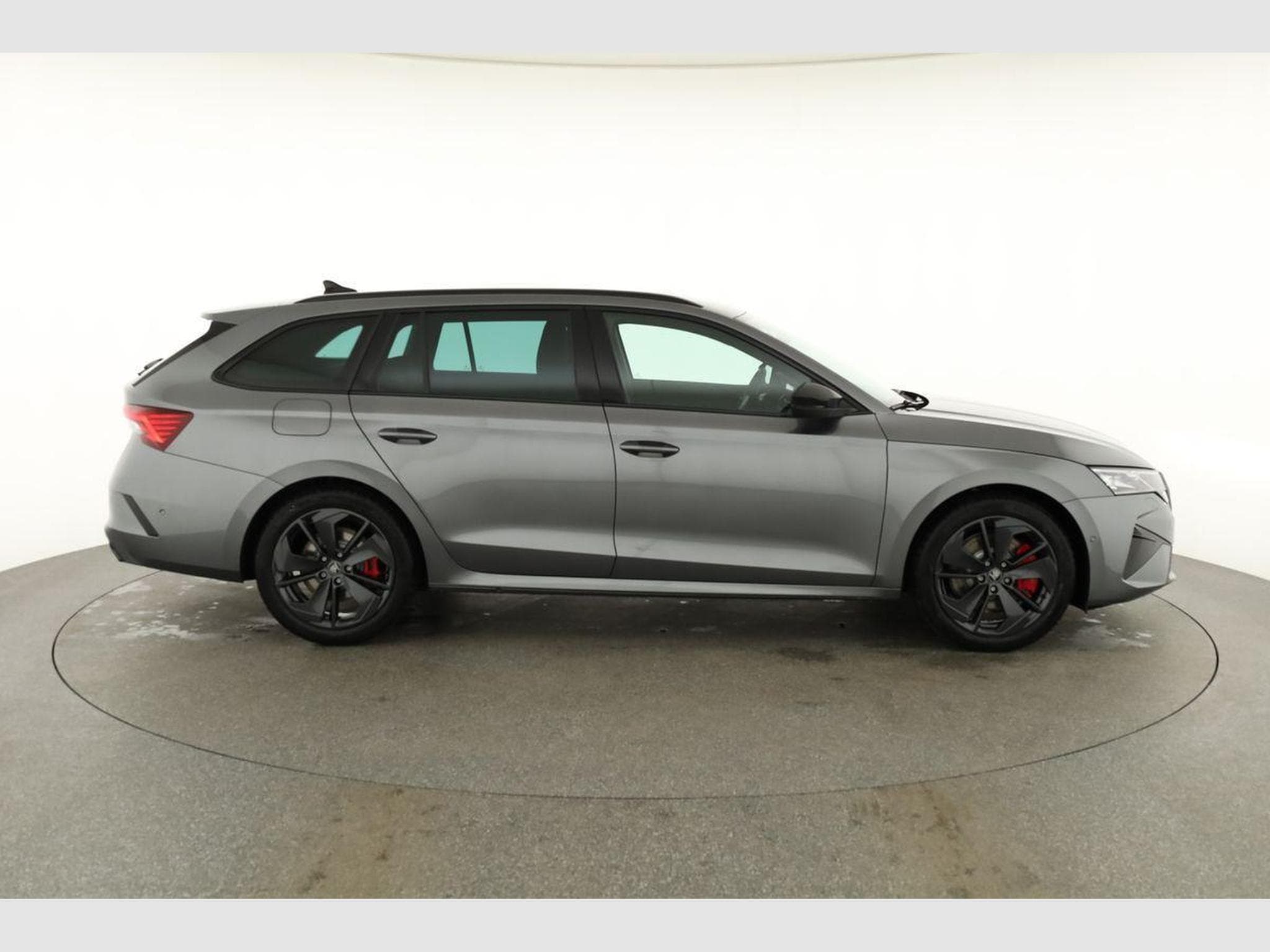 Skoda Octavia 2.0 TSI 195 kW RS (2026) - Photo 23