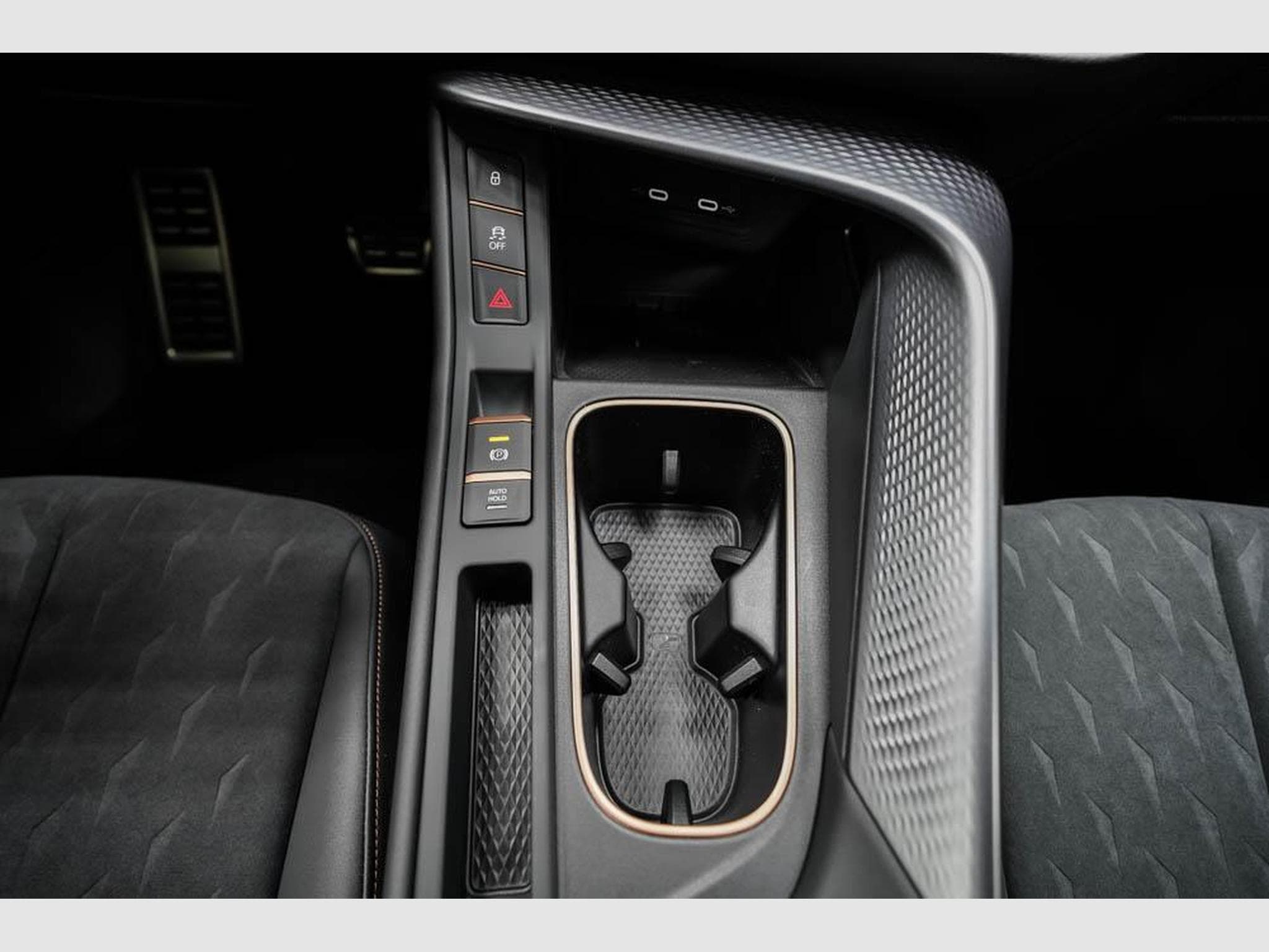 Cupra Terramar 1,5 eTSI DSG (2026) - Photo 13