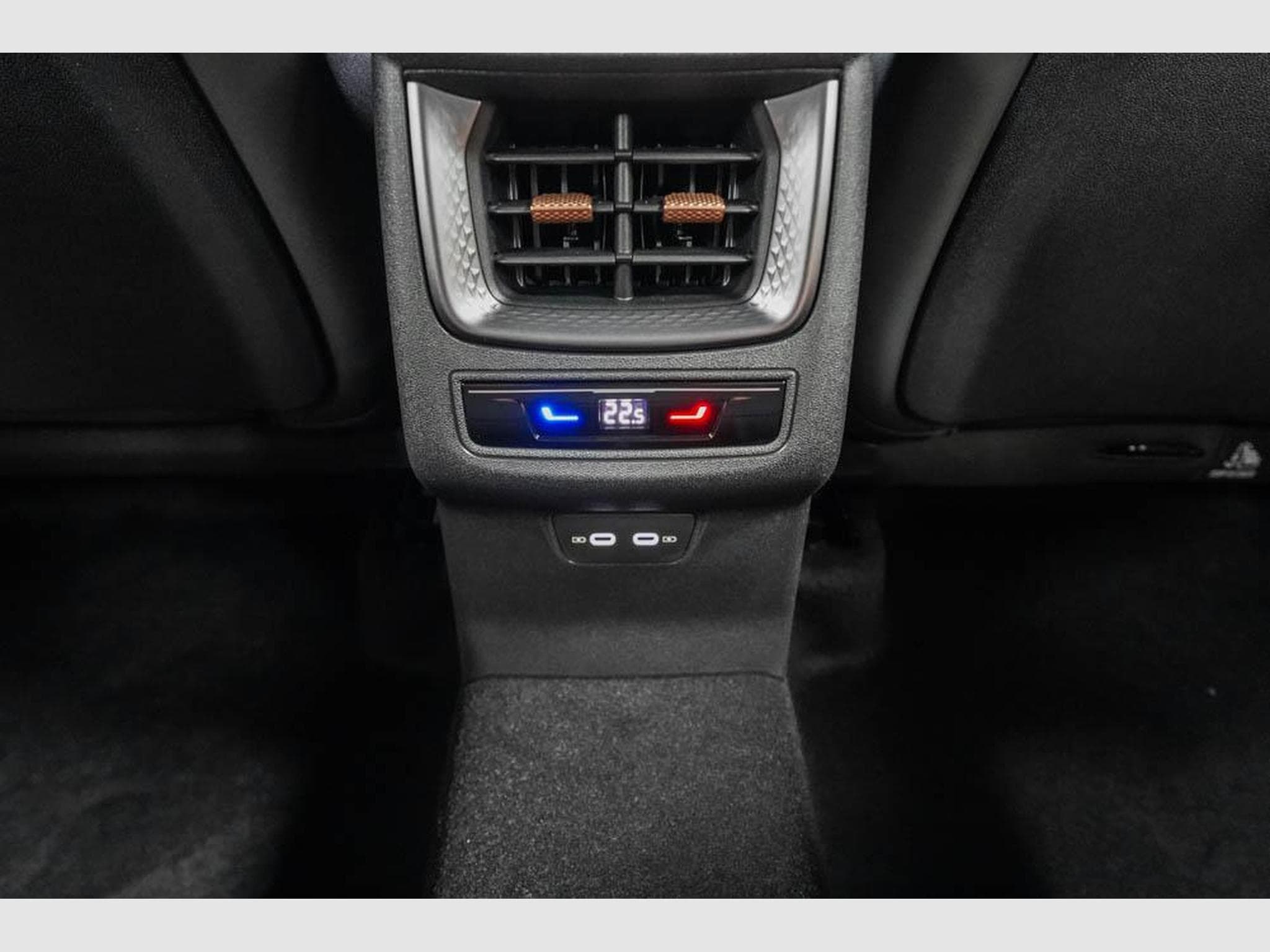 Cupra Terramar 1,5 eTSI DSG (2026) - Photo 18