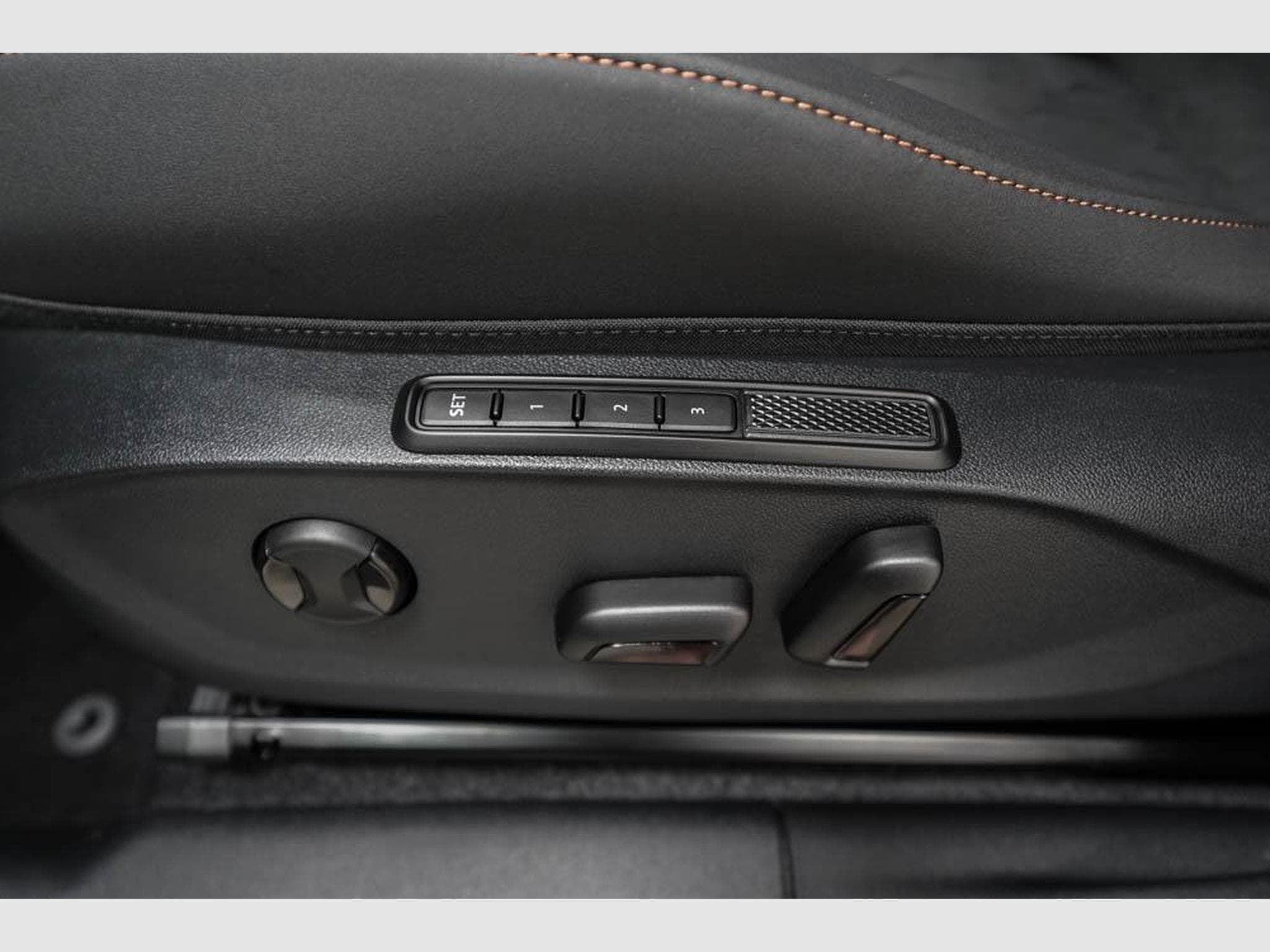 Cupra Terramar 1,5 eTSI DSG (2026) - Photo 24