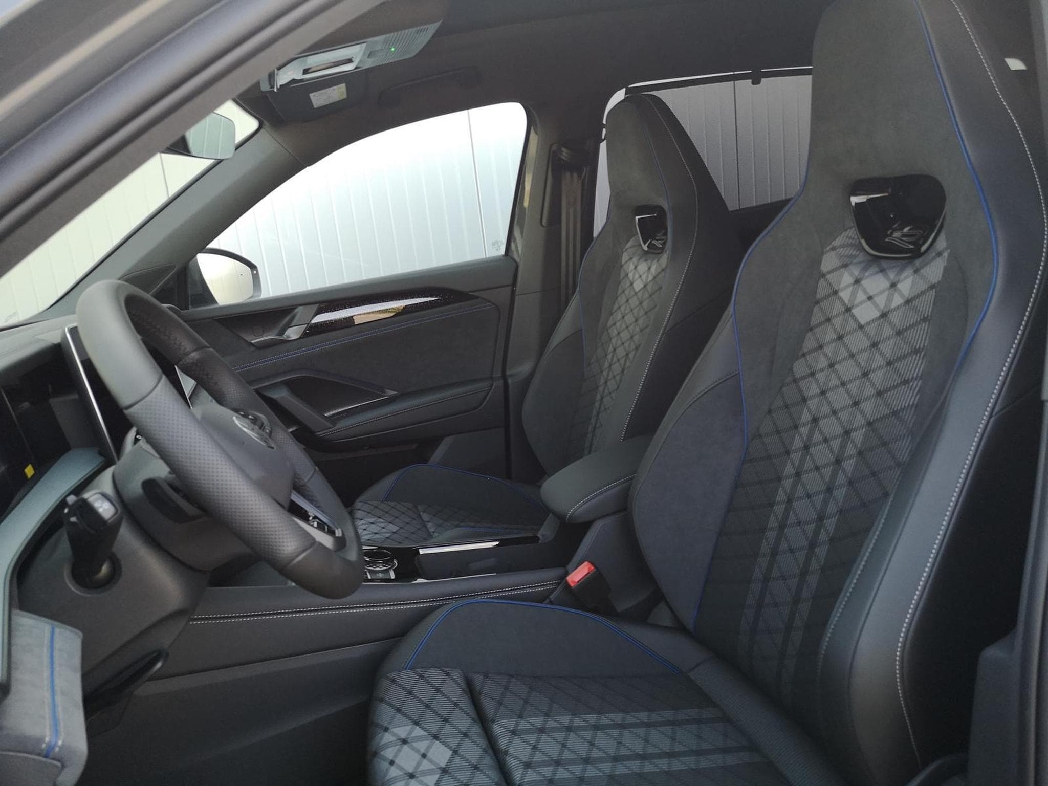 VW Tayron 2.0 TDI 142 kW 4Motion R-Line (2025) - Photo 8
