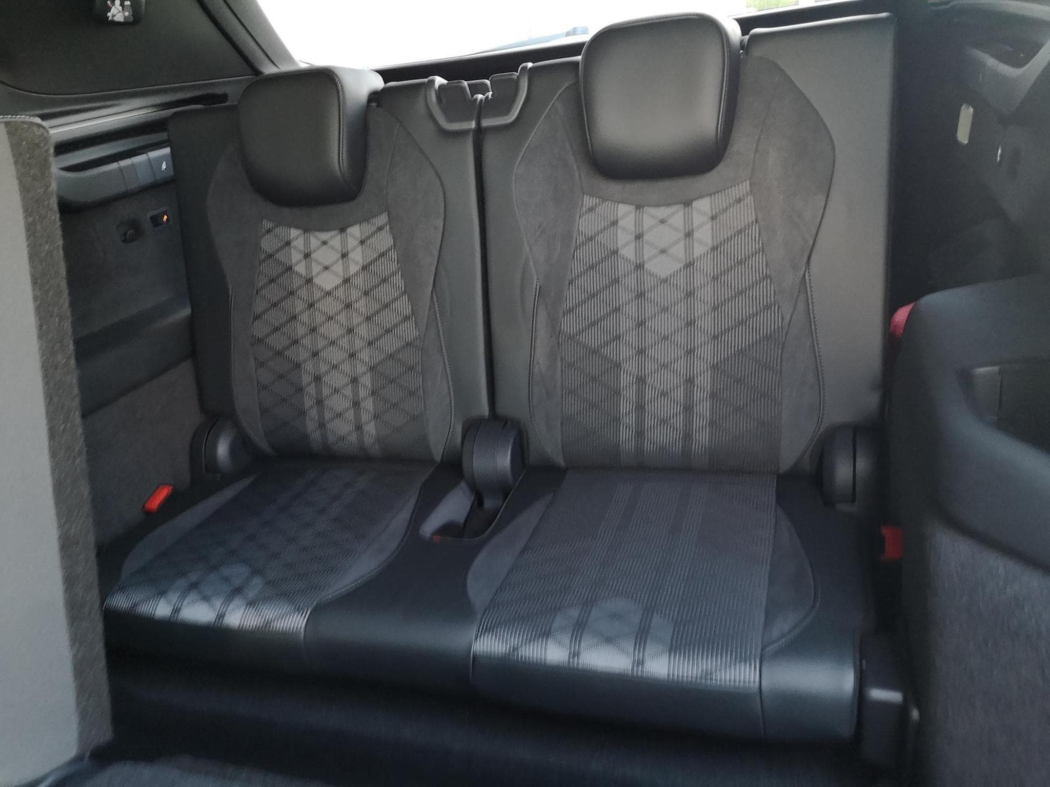 VW Tayron 2.0 TDI 142 kW 4Motion R-Line (2025) - Photo 10