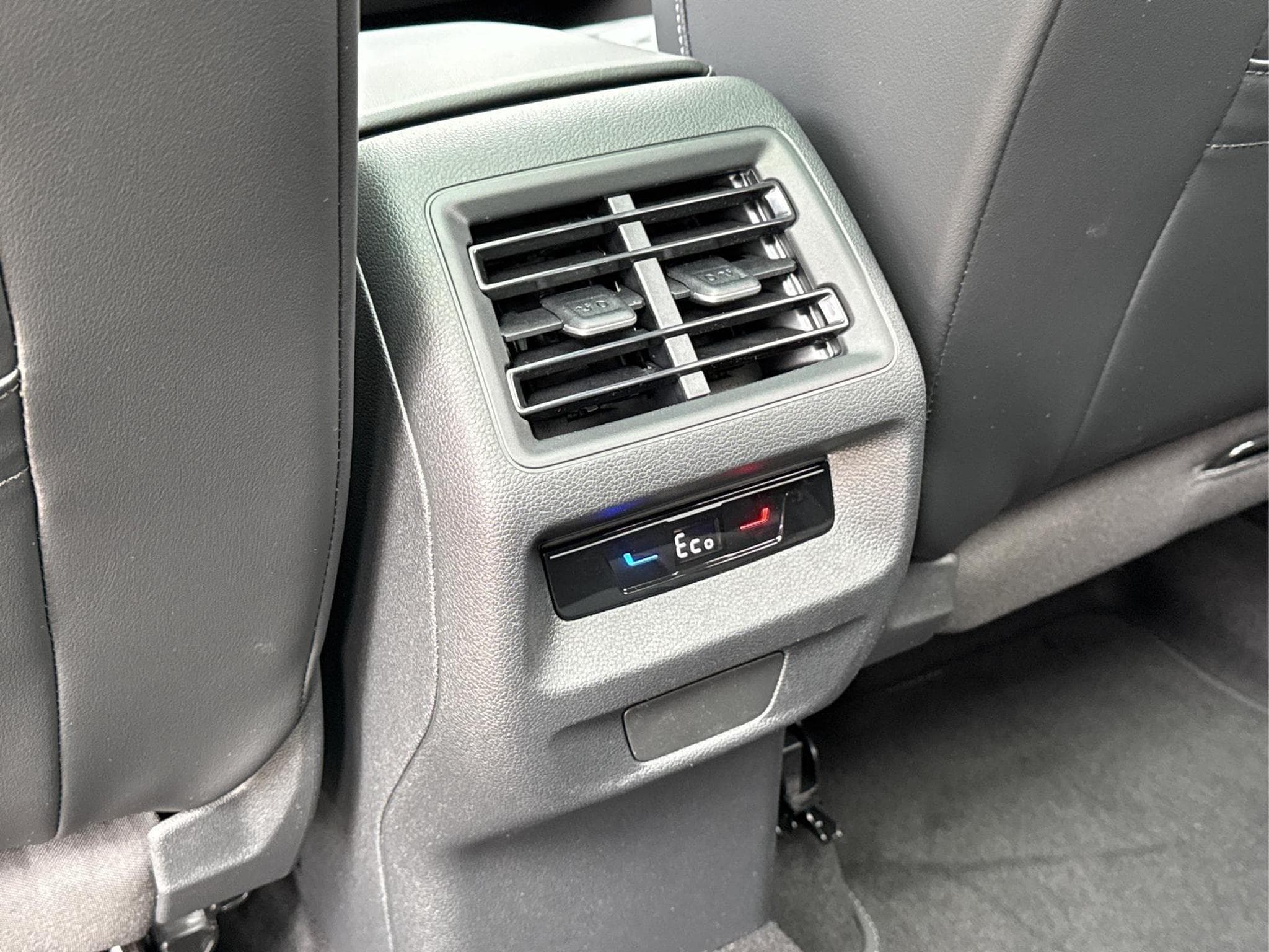 VW Tayron R-Line (2026) - Photo 18