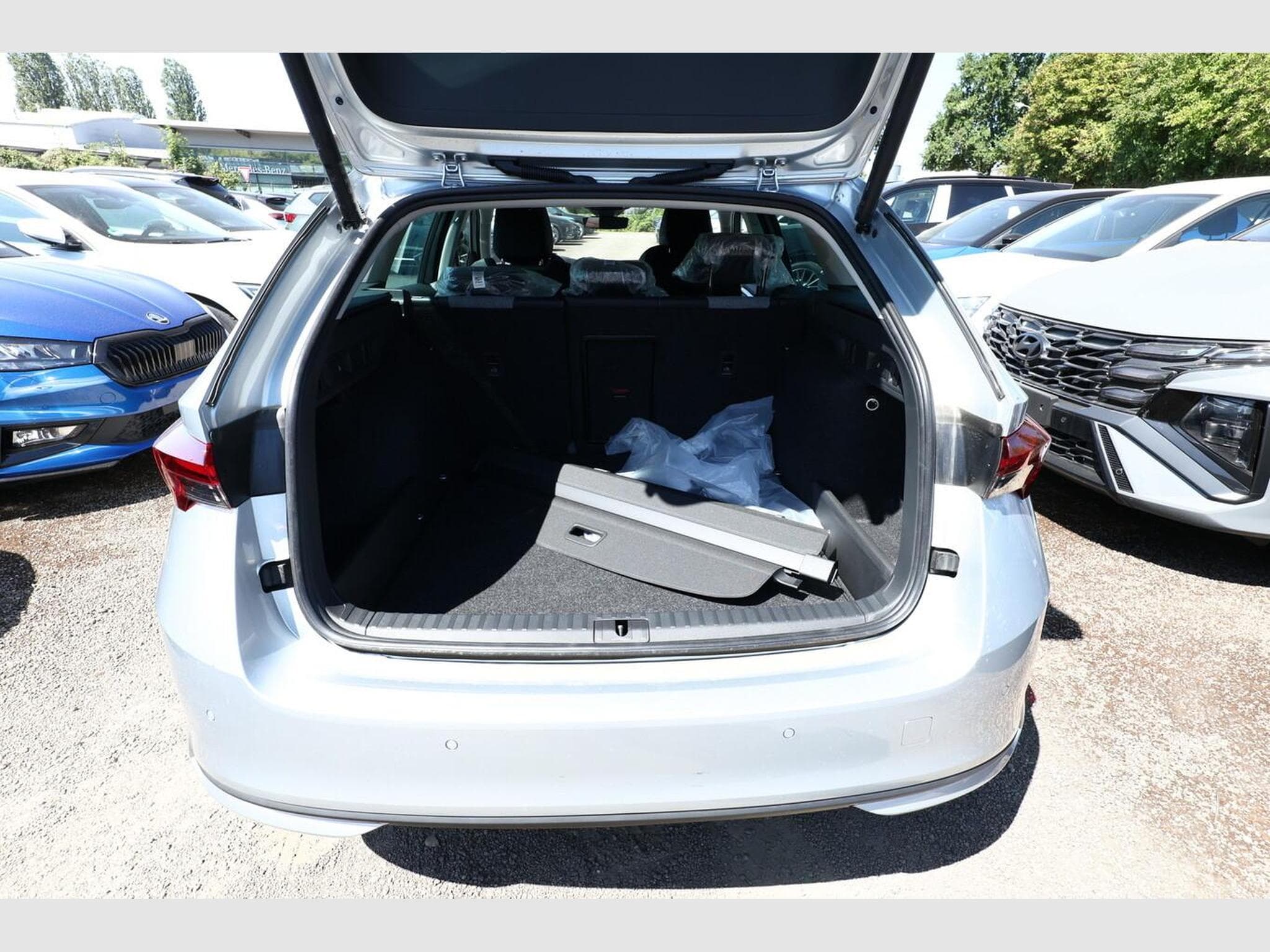Skoda Octavia Selection (2025) - Photo 11