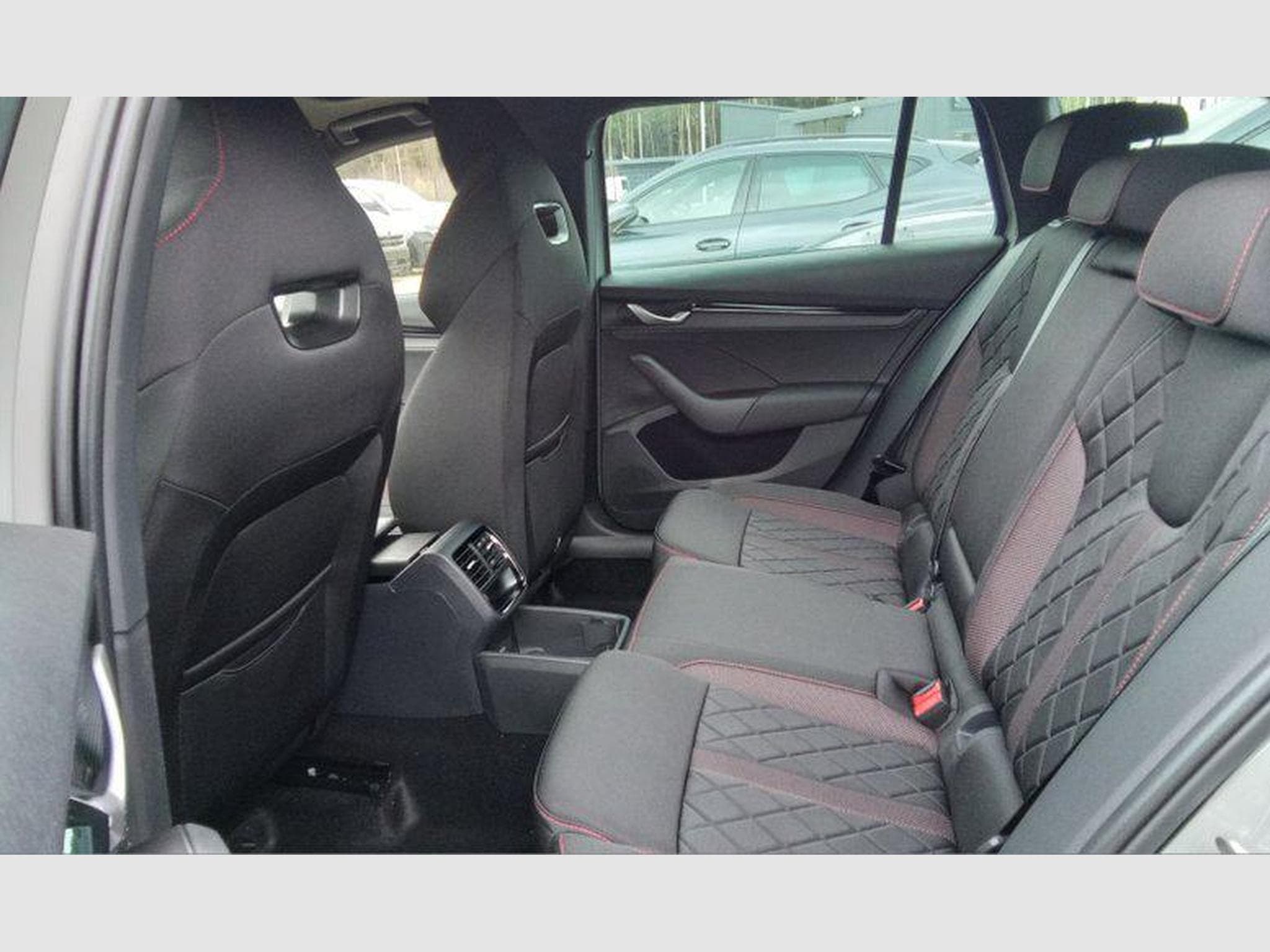 Skoda Octavia RS 2.0 TSI 7-Gang-DSG (2026) - Photo 6