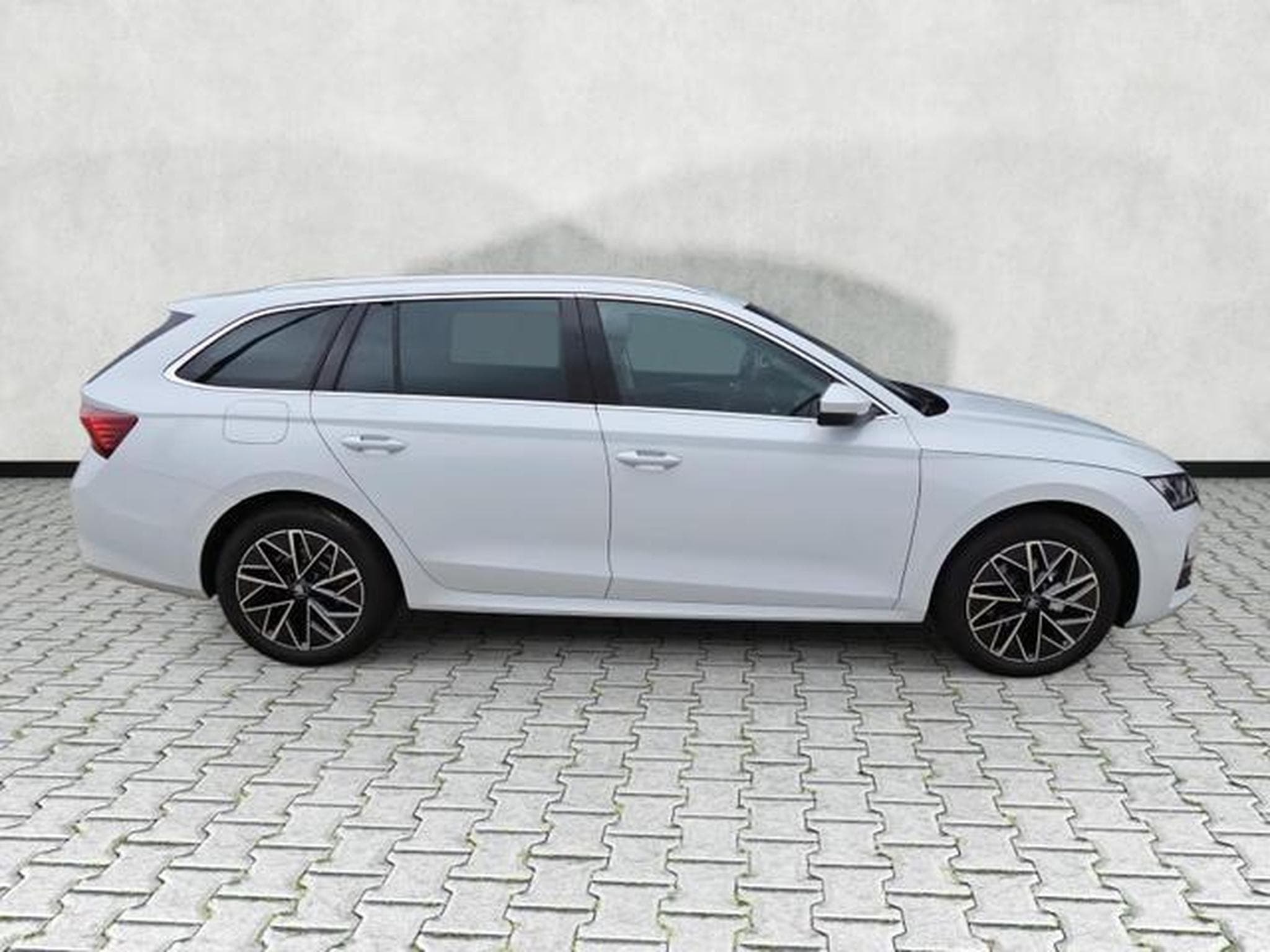Skoda Octavia 2.0 TDI 110 kW Selection (2026) - Foto 8