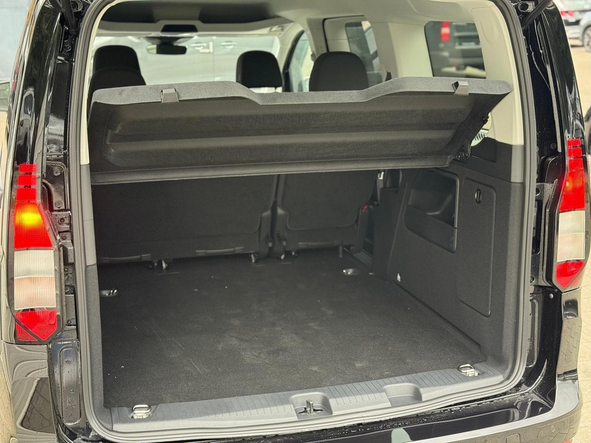 VW Caddy 2.0 TDI 4Motion (2025) - Foto 16