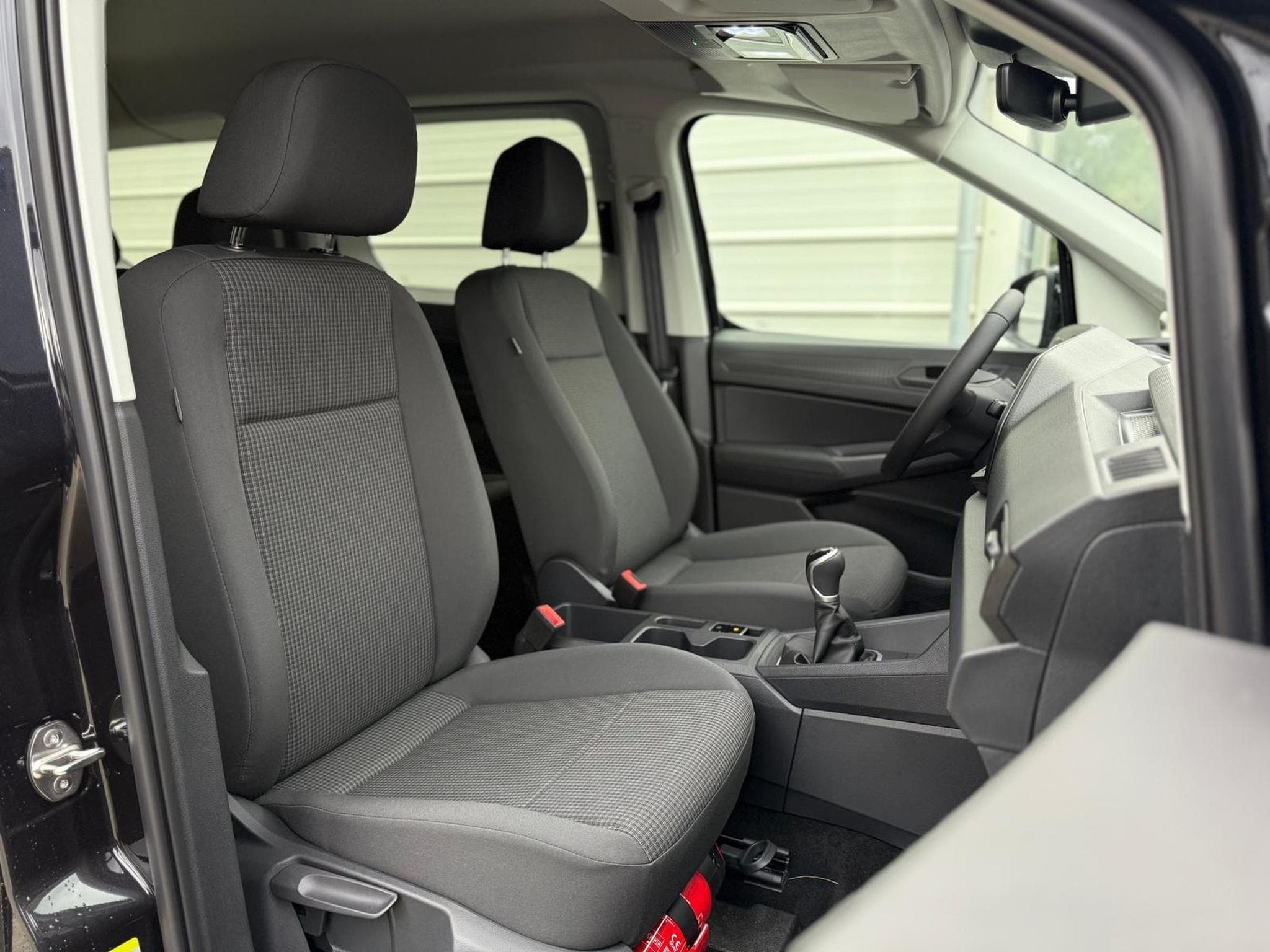VW Caddy 2.0 TDI 4Motion (2025) - Foto 4