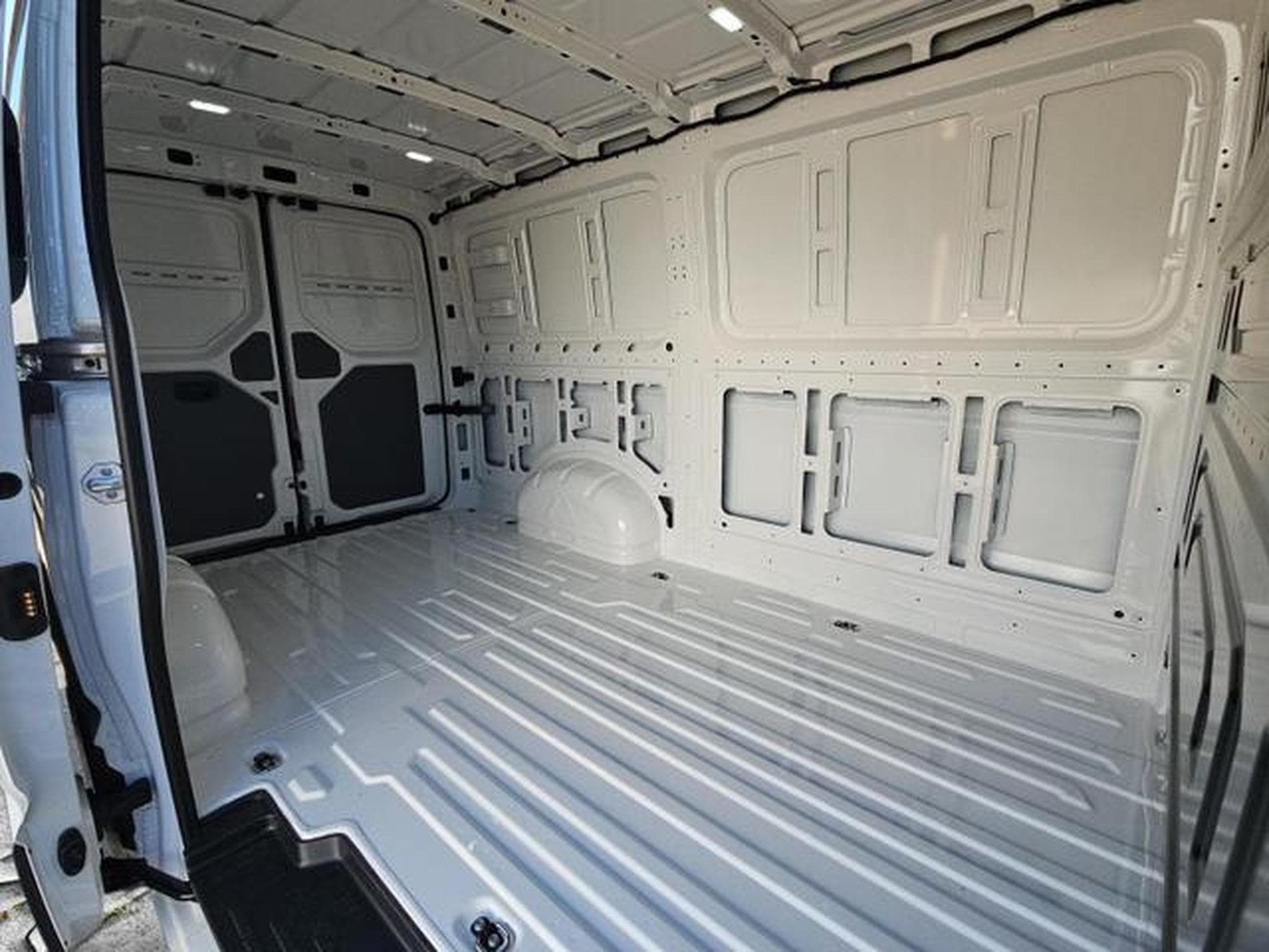 VW Crafter Kasten 35 mittellang FWD (2026) - Photo 13