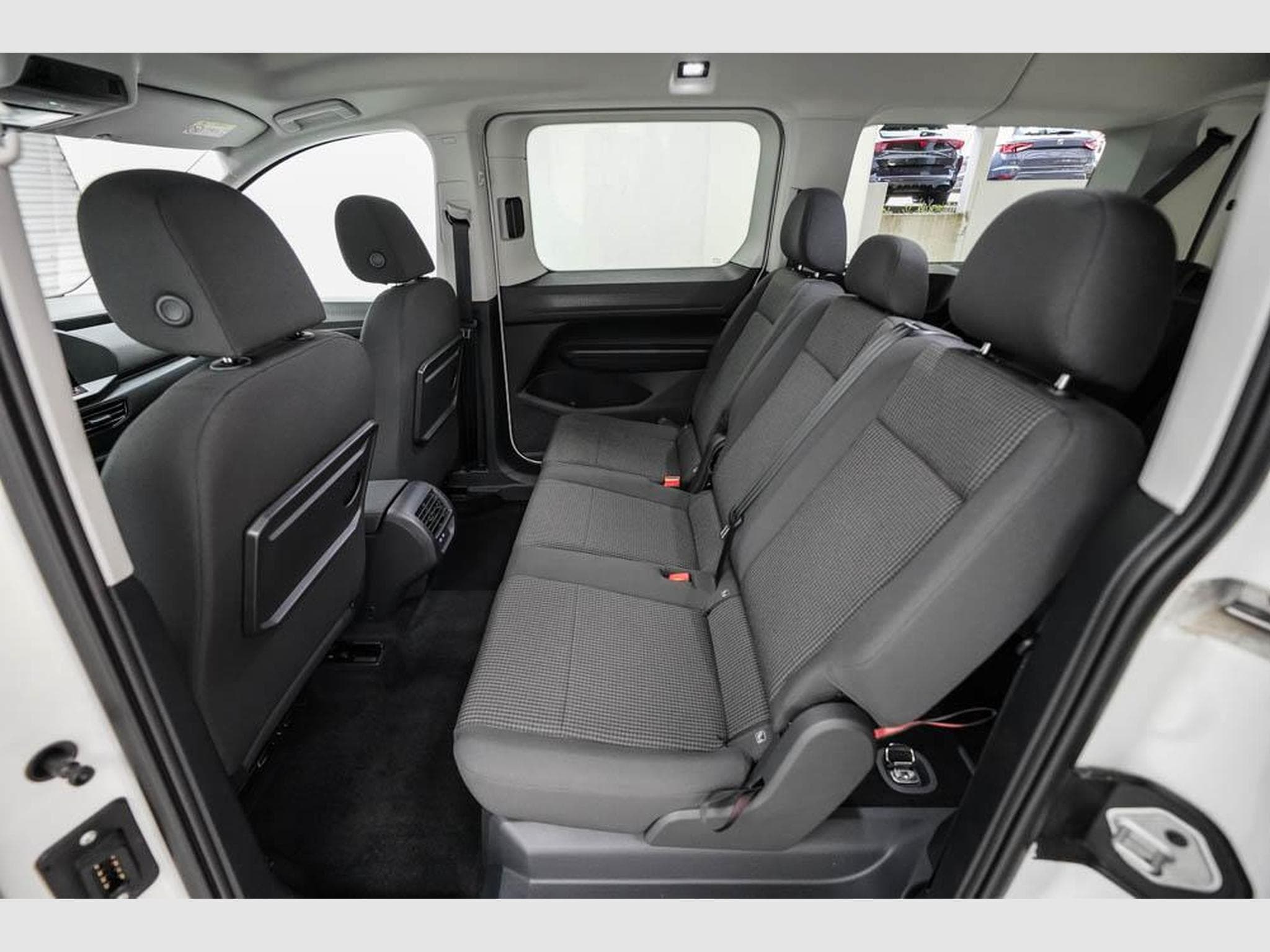 VW Caddy 2,0 TDI 4Motion (2026) - Foto 16