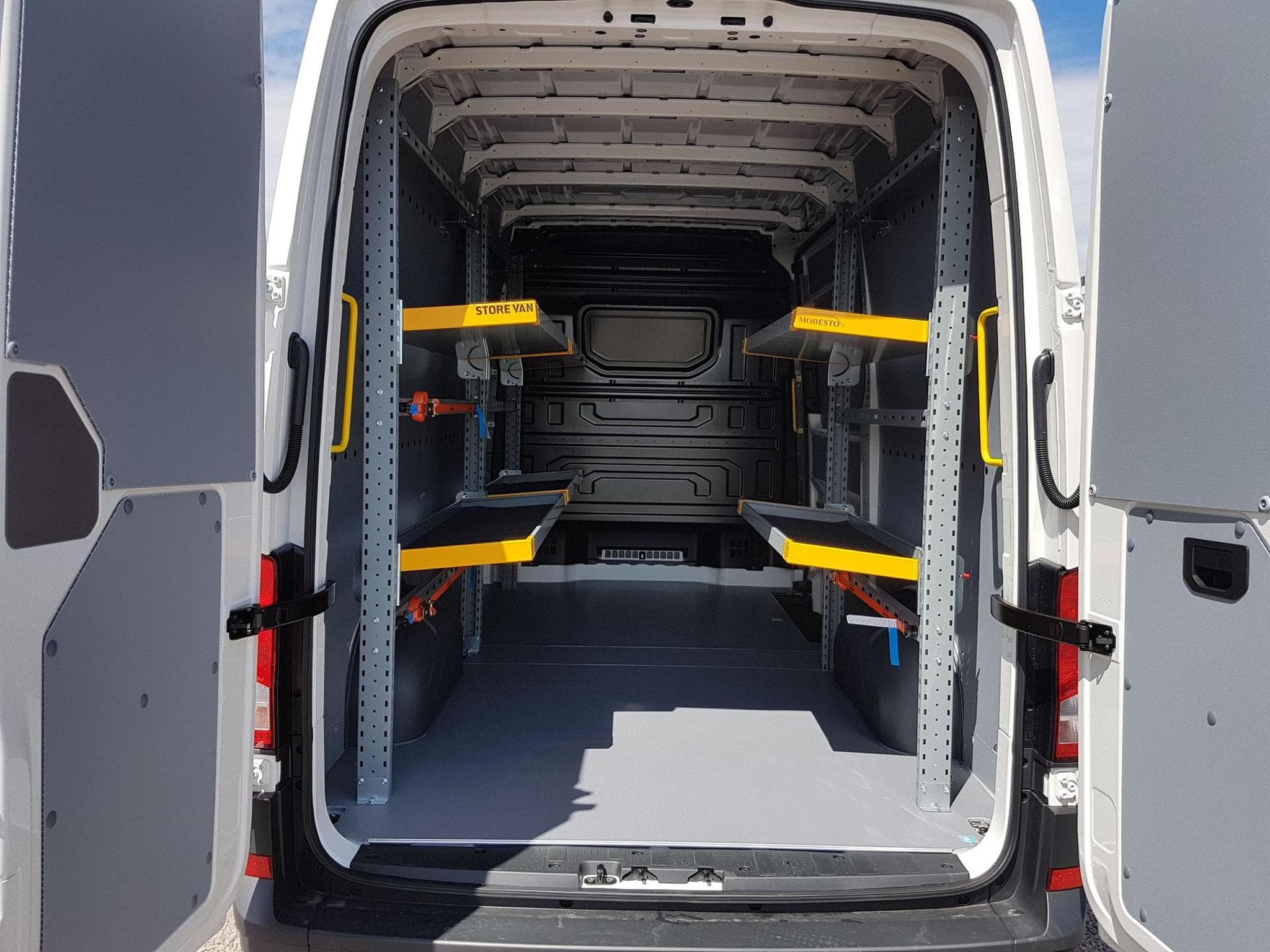 VW Crafter 35 L3H2 2.0 (2023) - Photo 10
